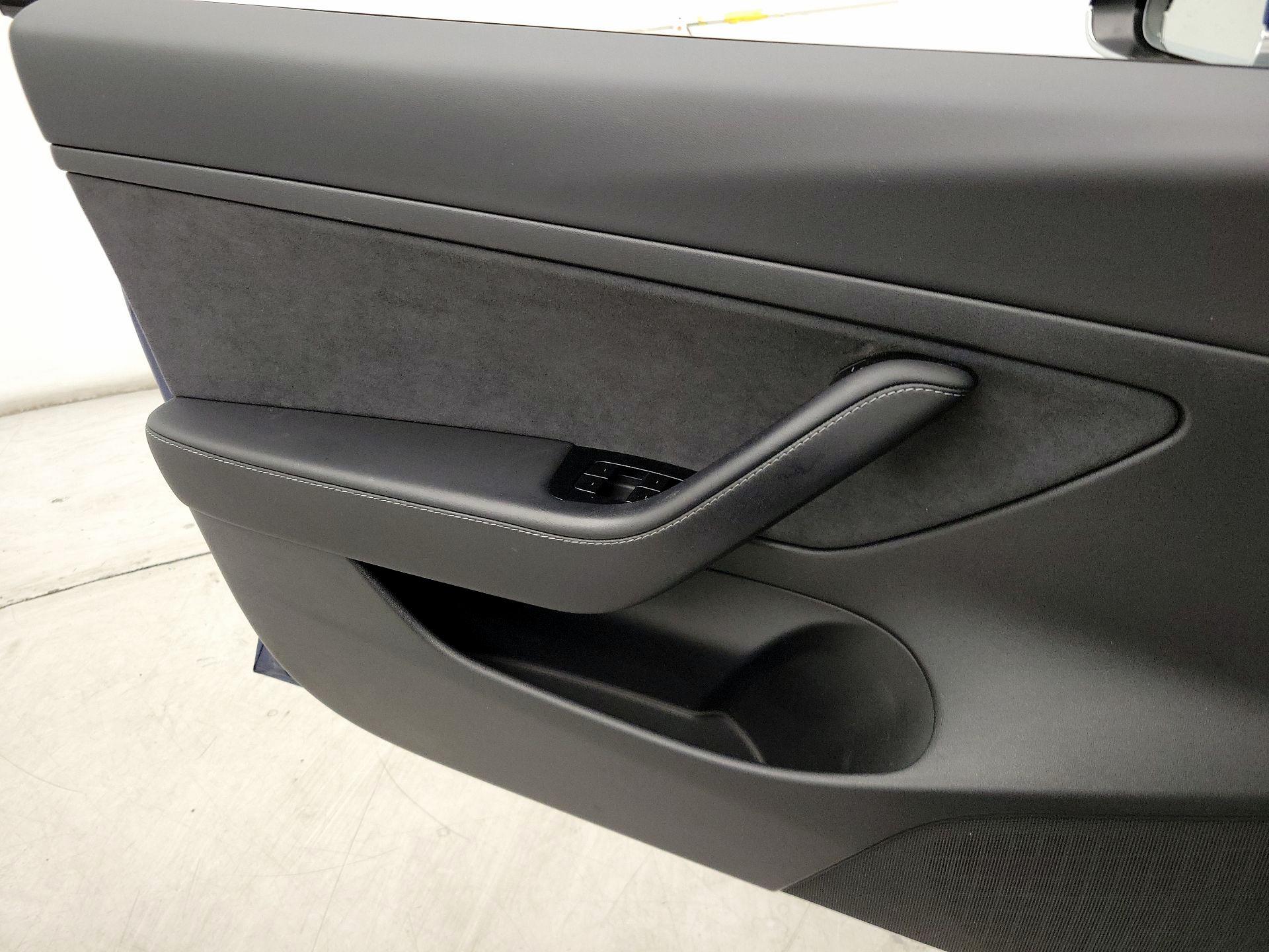 Thumbnail: 2020 Tesla Model 3 - 12
