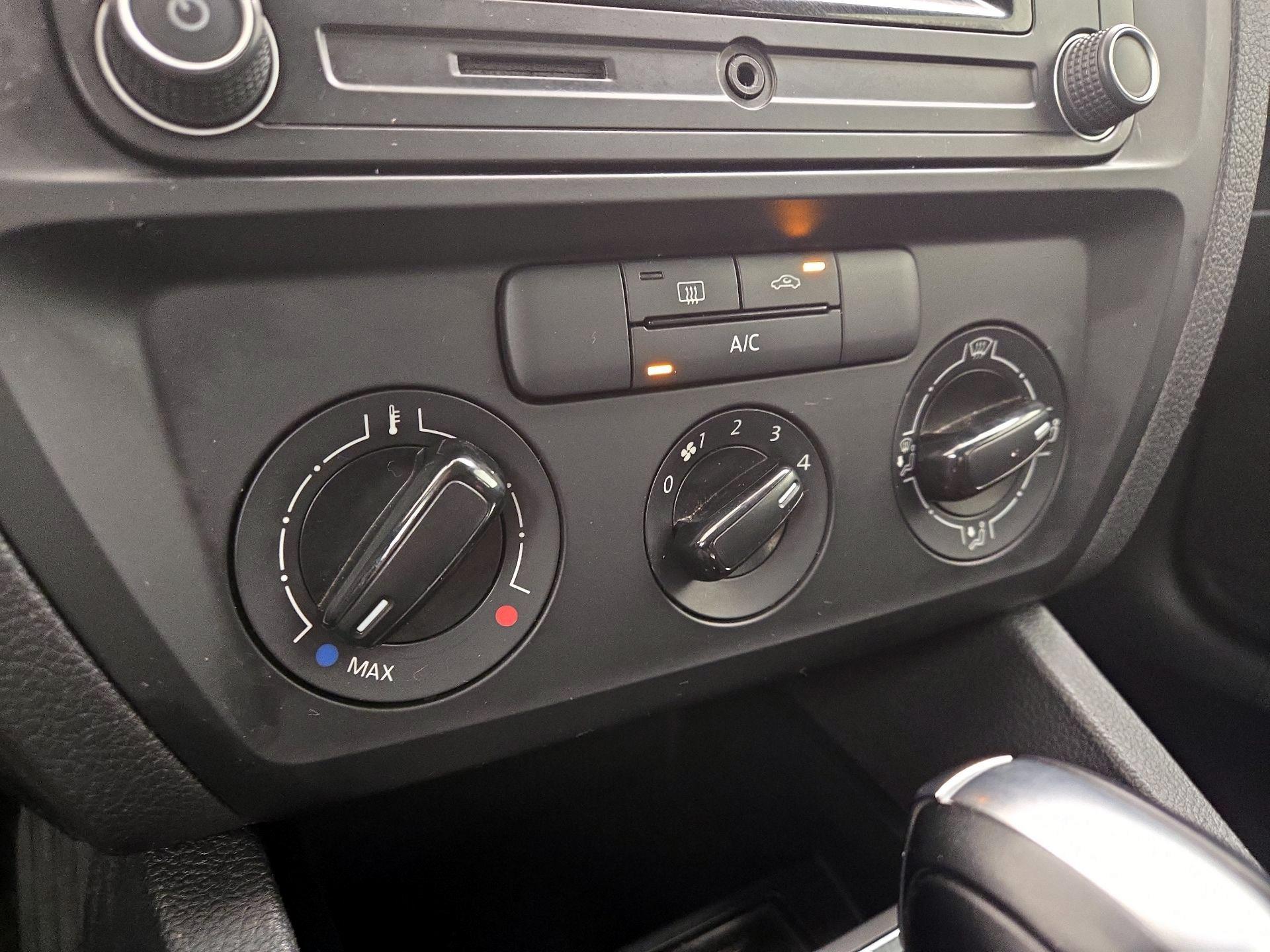 Thumbnail: 2016 Volkswagen Jetta - 15