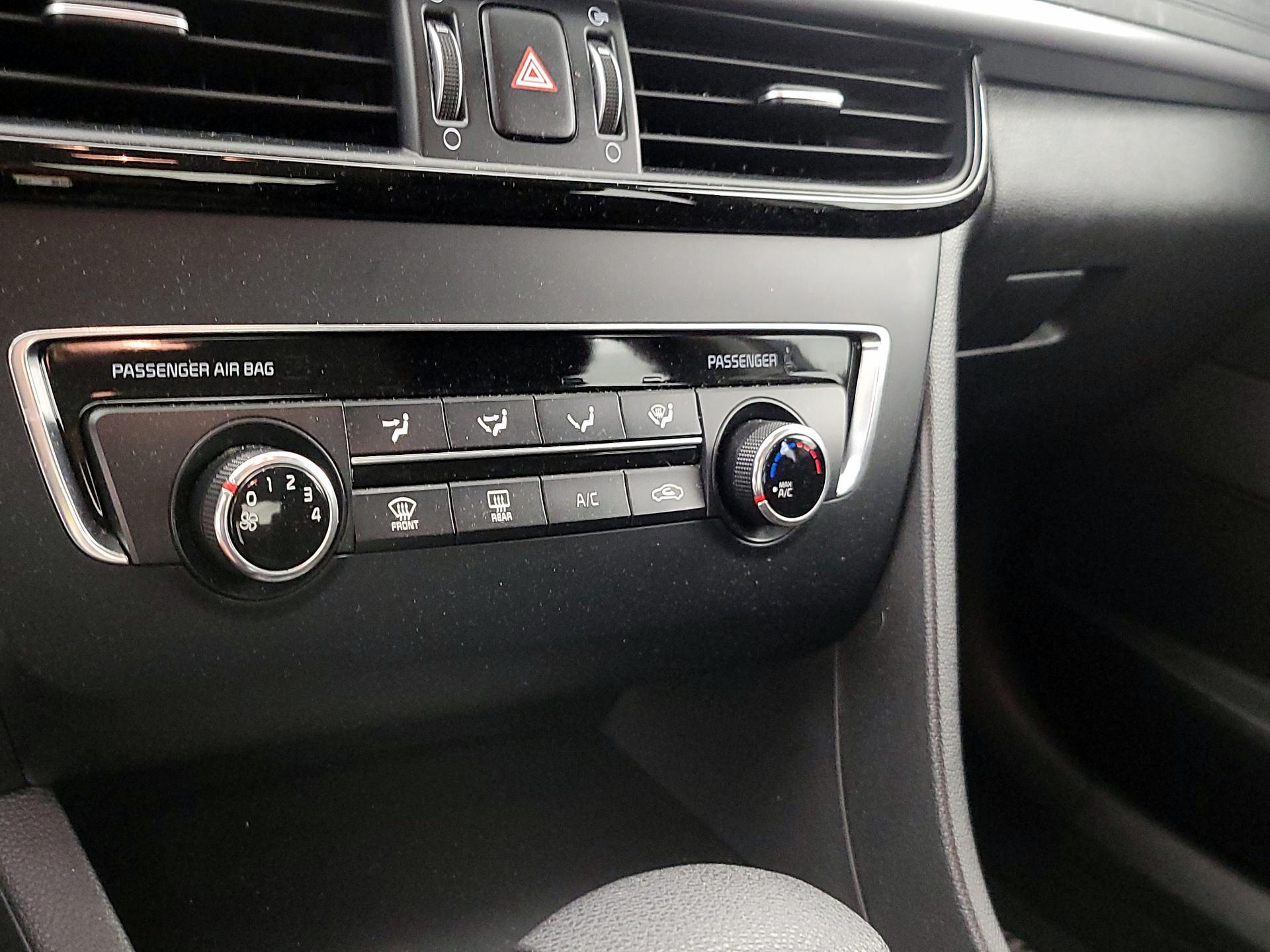 Thumbnail: 2016 Kia Optima - 16