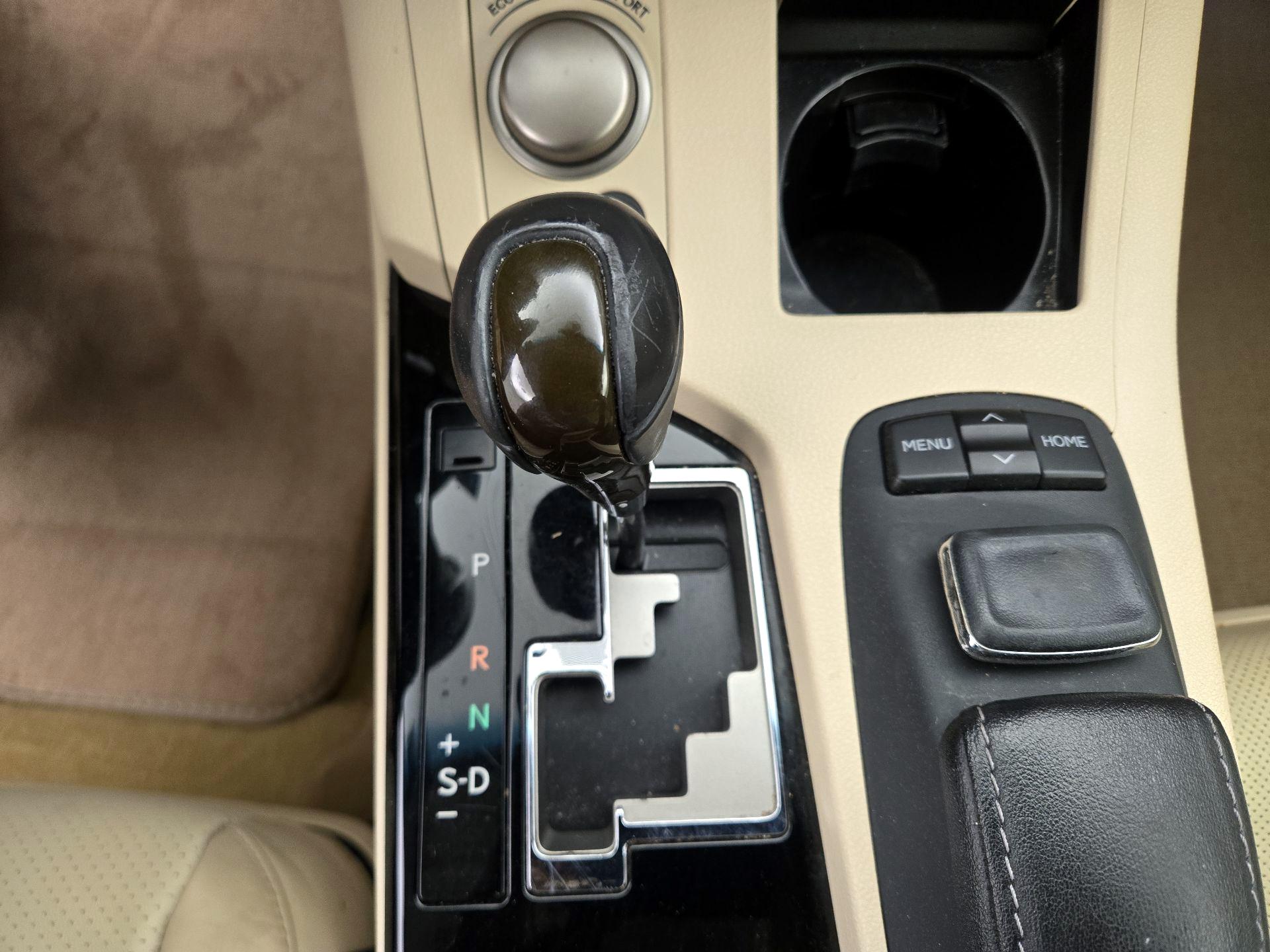 Thumbnail: 2015 Lexus ES - 17