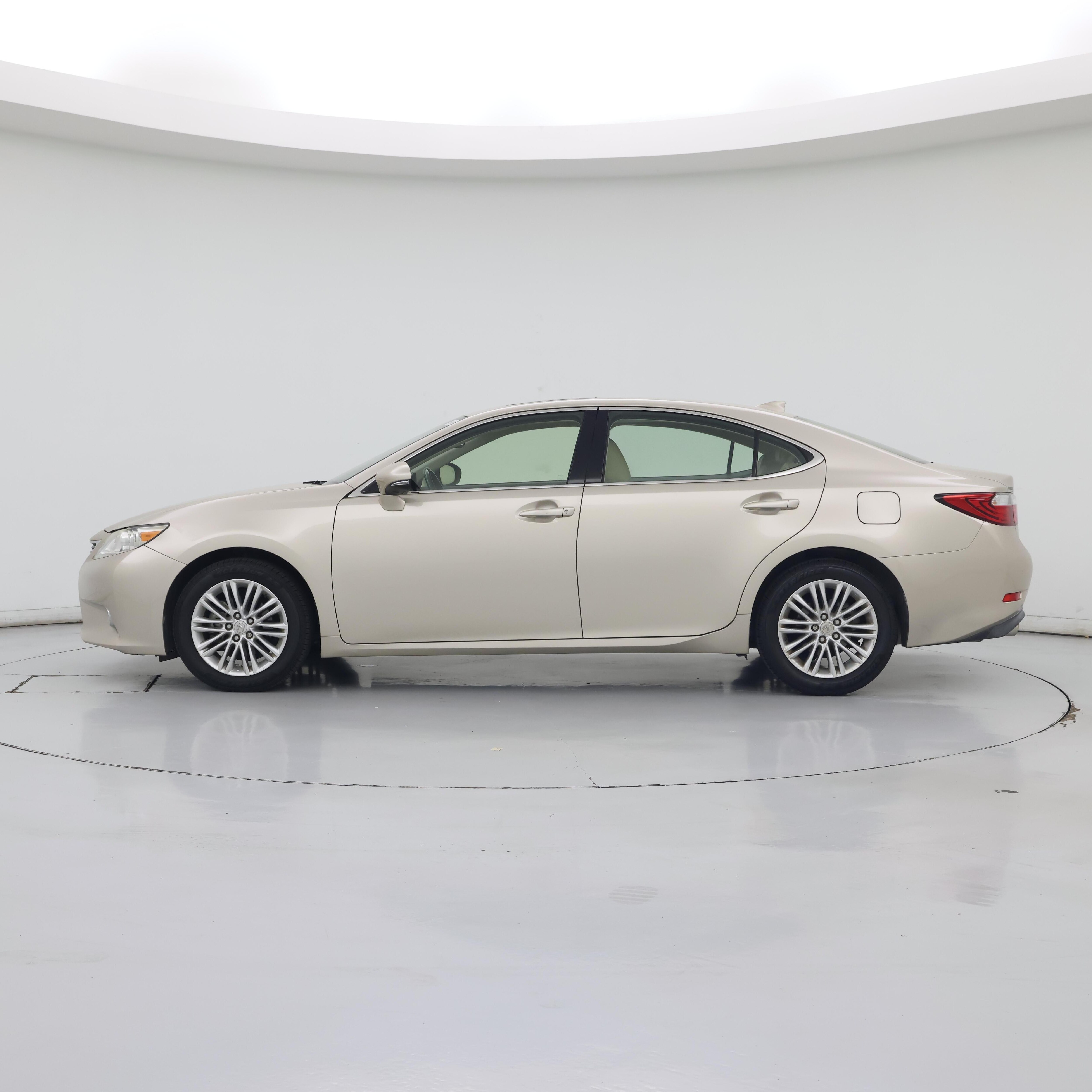 Thumbnail: 2015 Lexus ES - 3