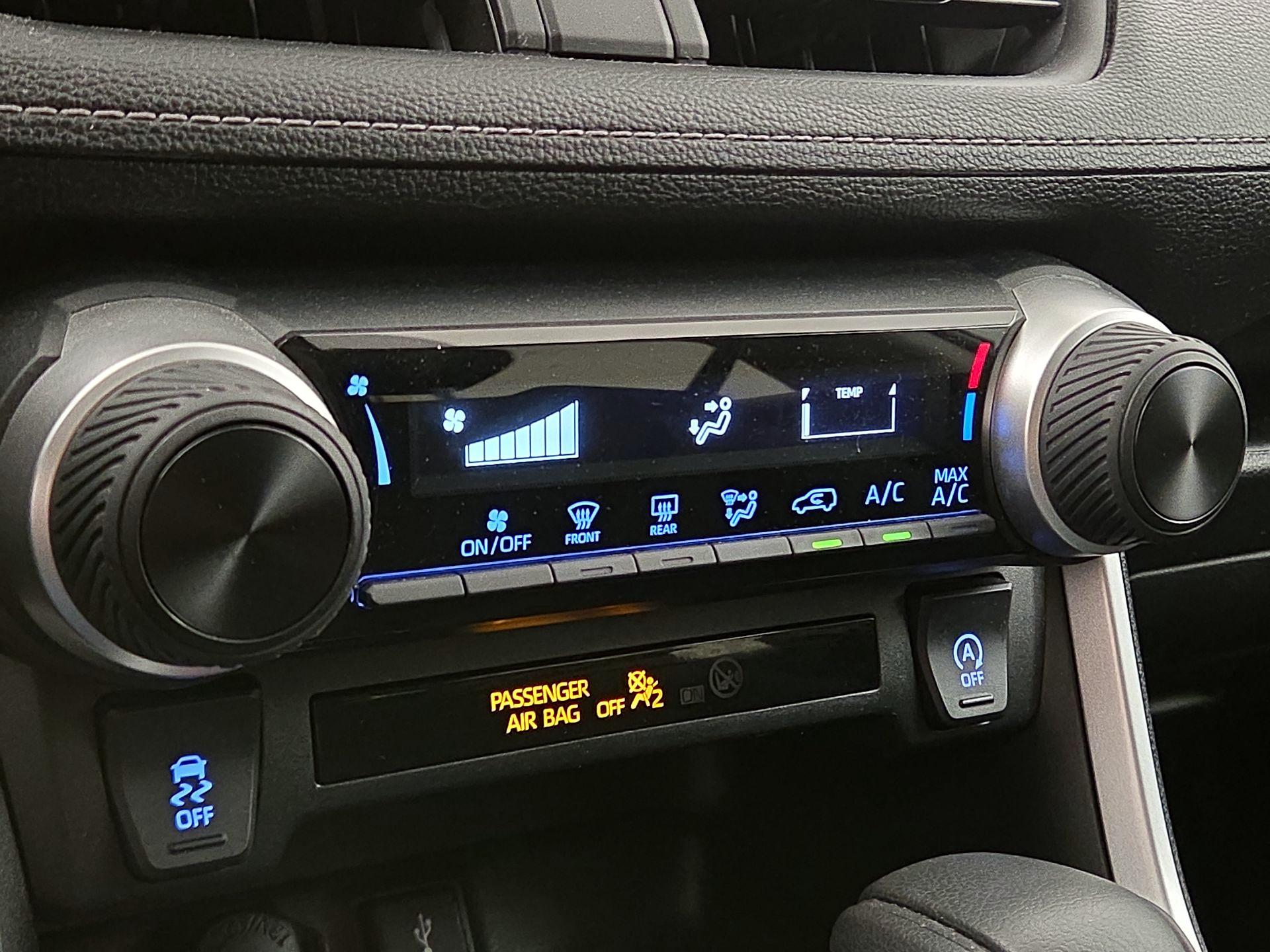 Thumbnail: 2020 Toyota RAV4 - 16