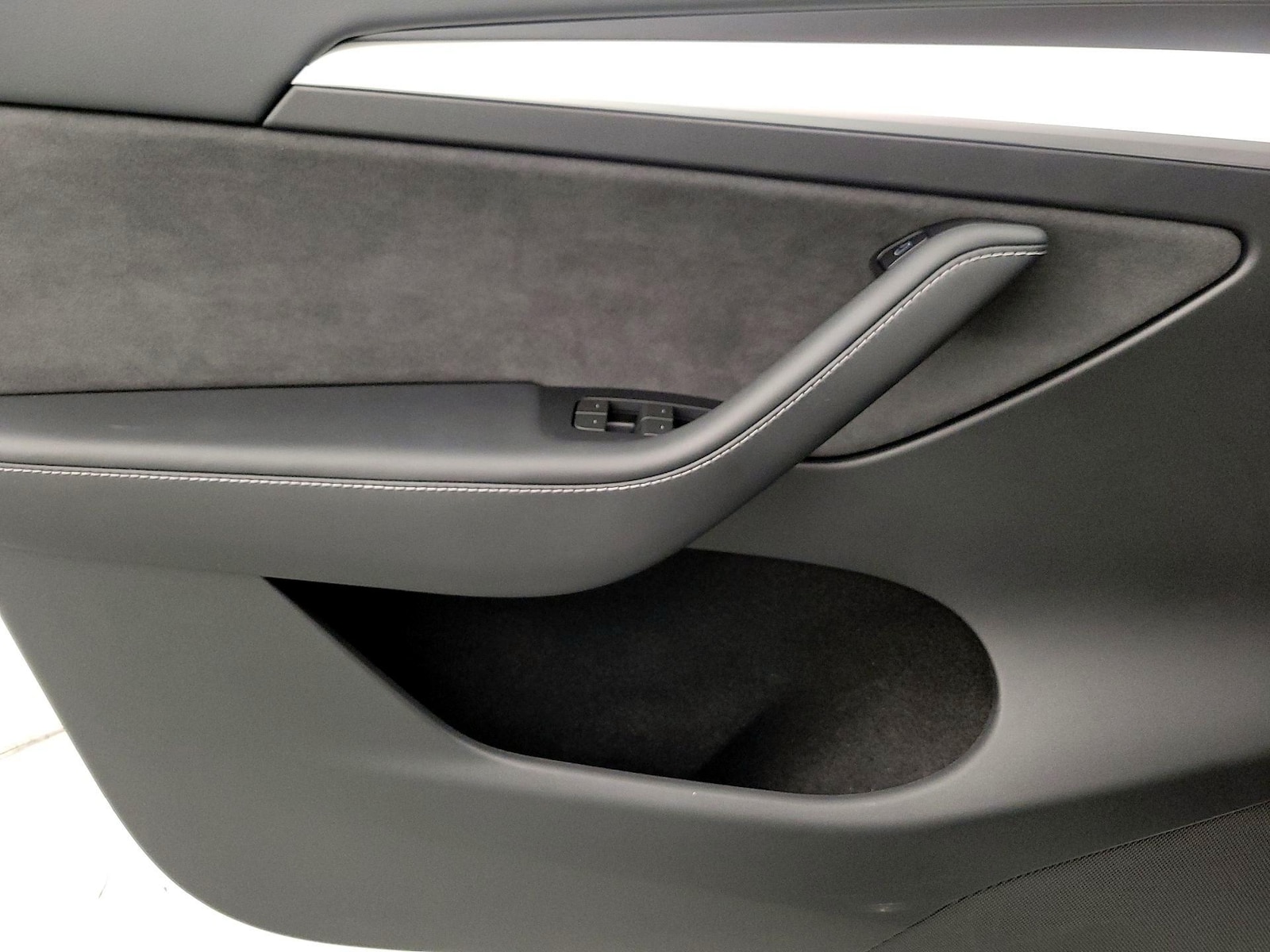 2024 Tesla Model Y Long Range - Photo 13