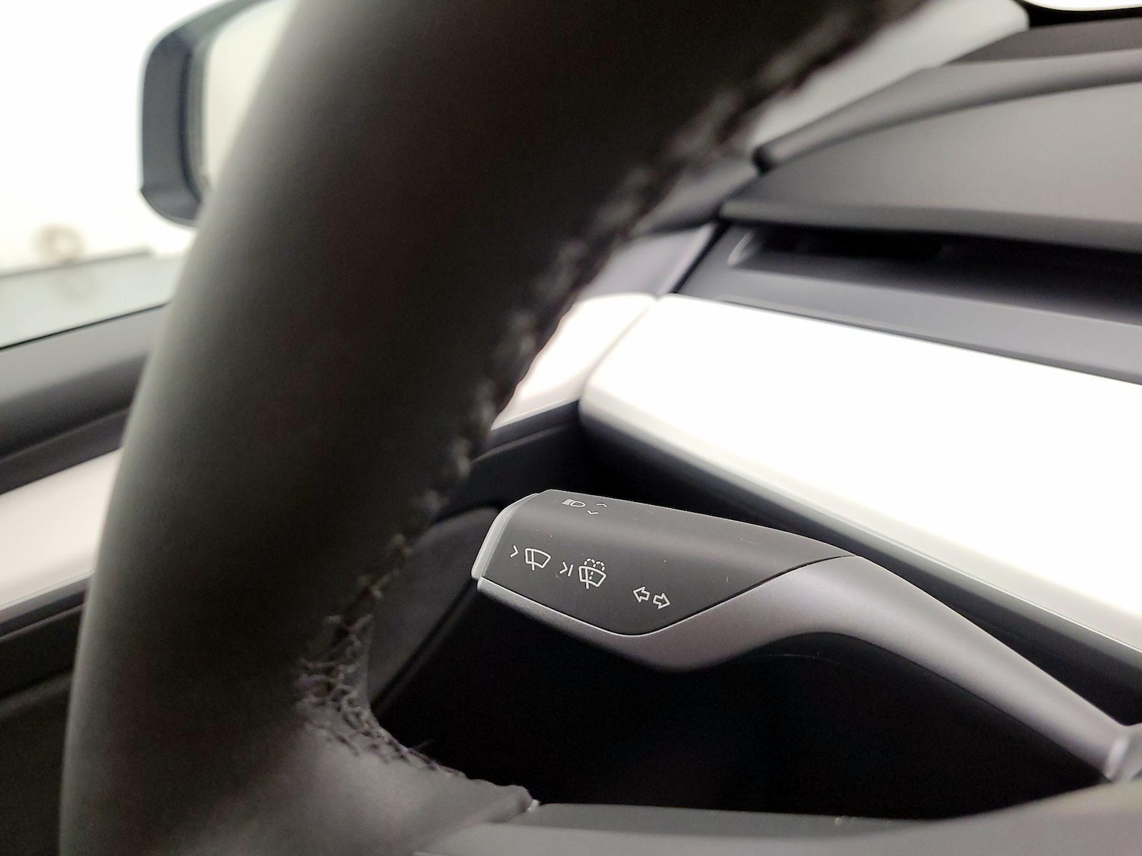 2024 Tesla Model Y Long Range - Photo 14