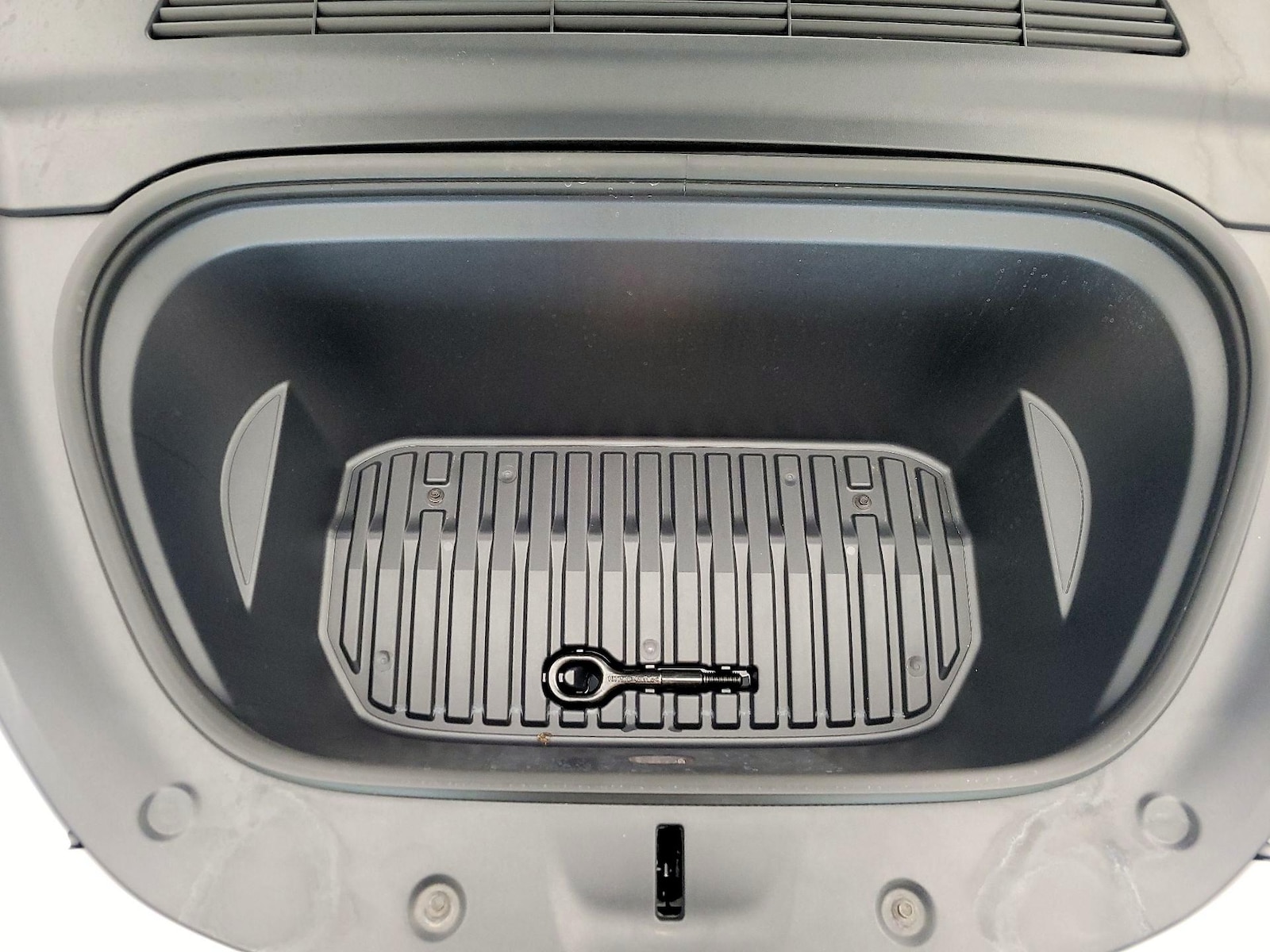 2024 Tesla Model Y Long Range - Photo 23