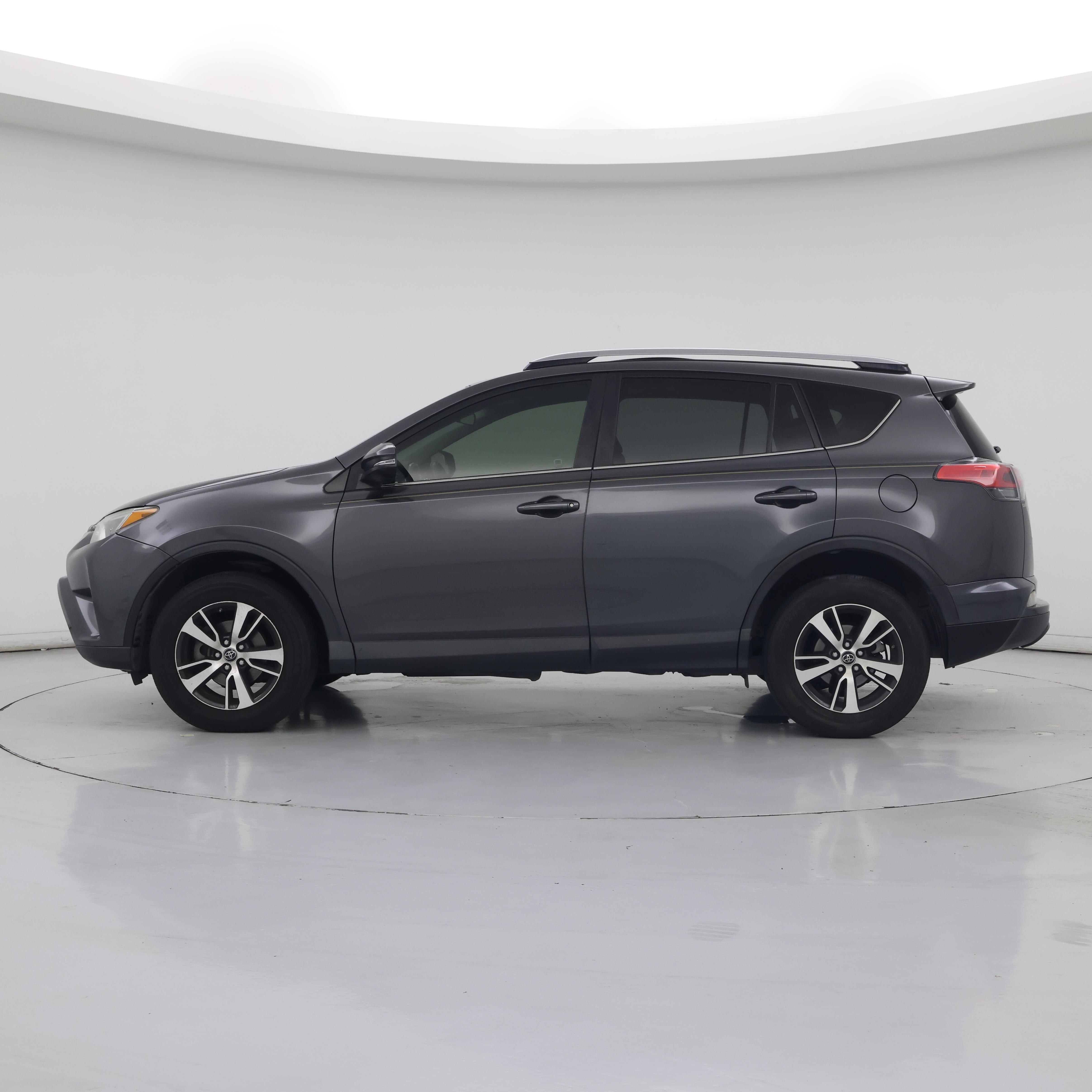 Thumbnail: 2017 Toyota RAV4 - 3