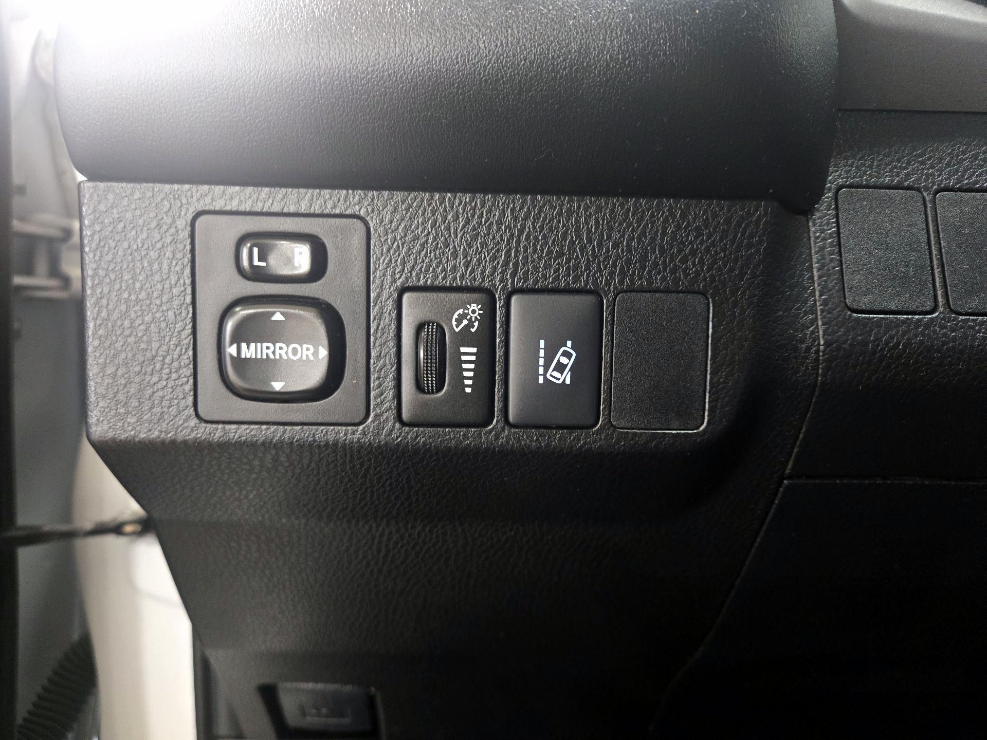 Thumbnail: 2018 Toyota RAV4 - 13