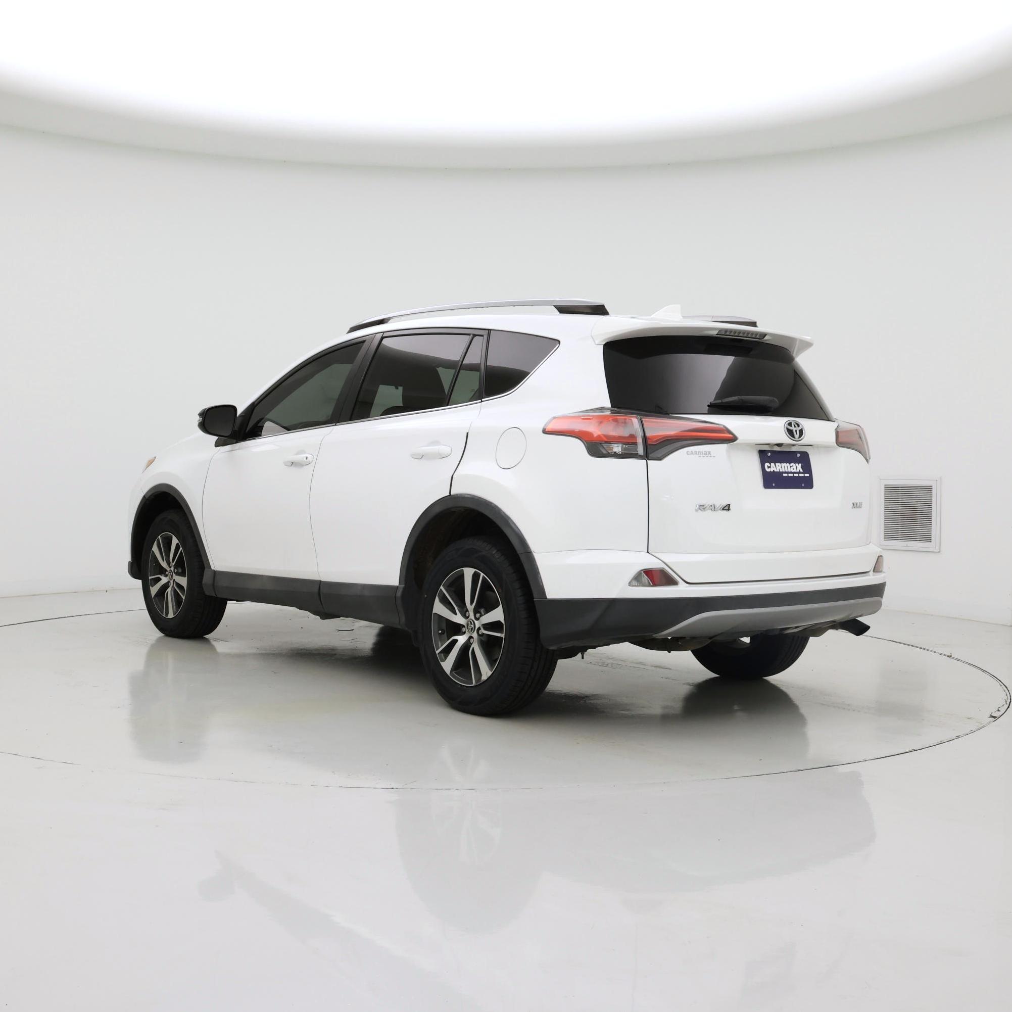 Thumbnail: 2018 Toyota RAV4 - 2