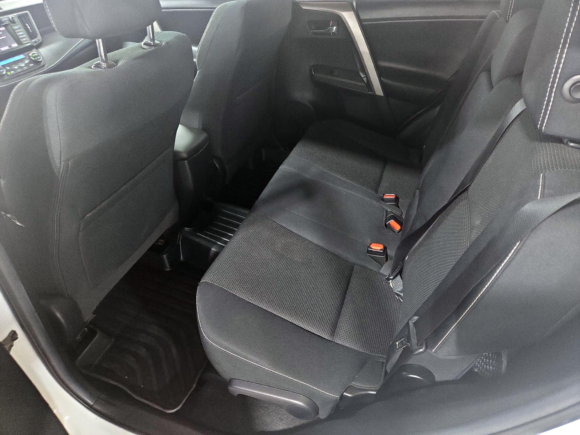 Thumbnail: 2018 Toyota RAV4 - 20