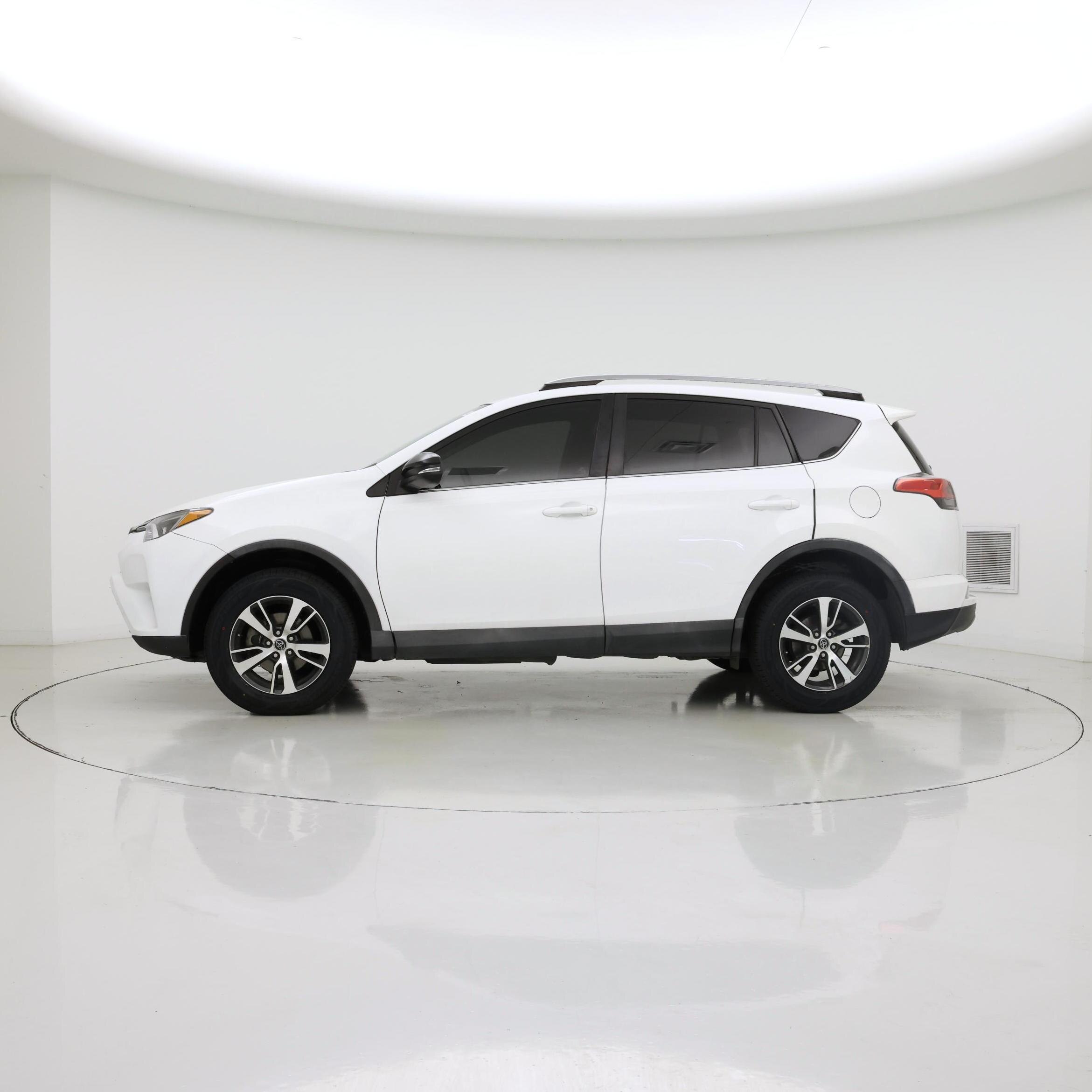 Thumbnail: 2018 Toyota RAV4 - 3