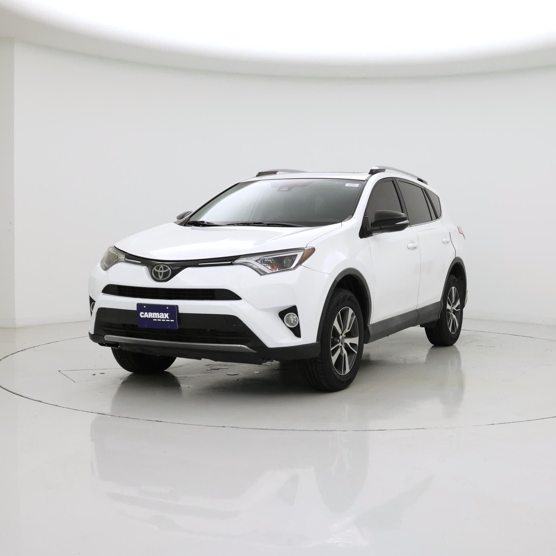 Thumbnail: 2018 Toyota RAV4 - 4
