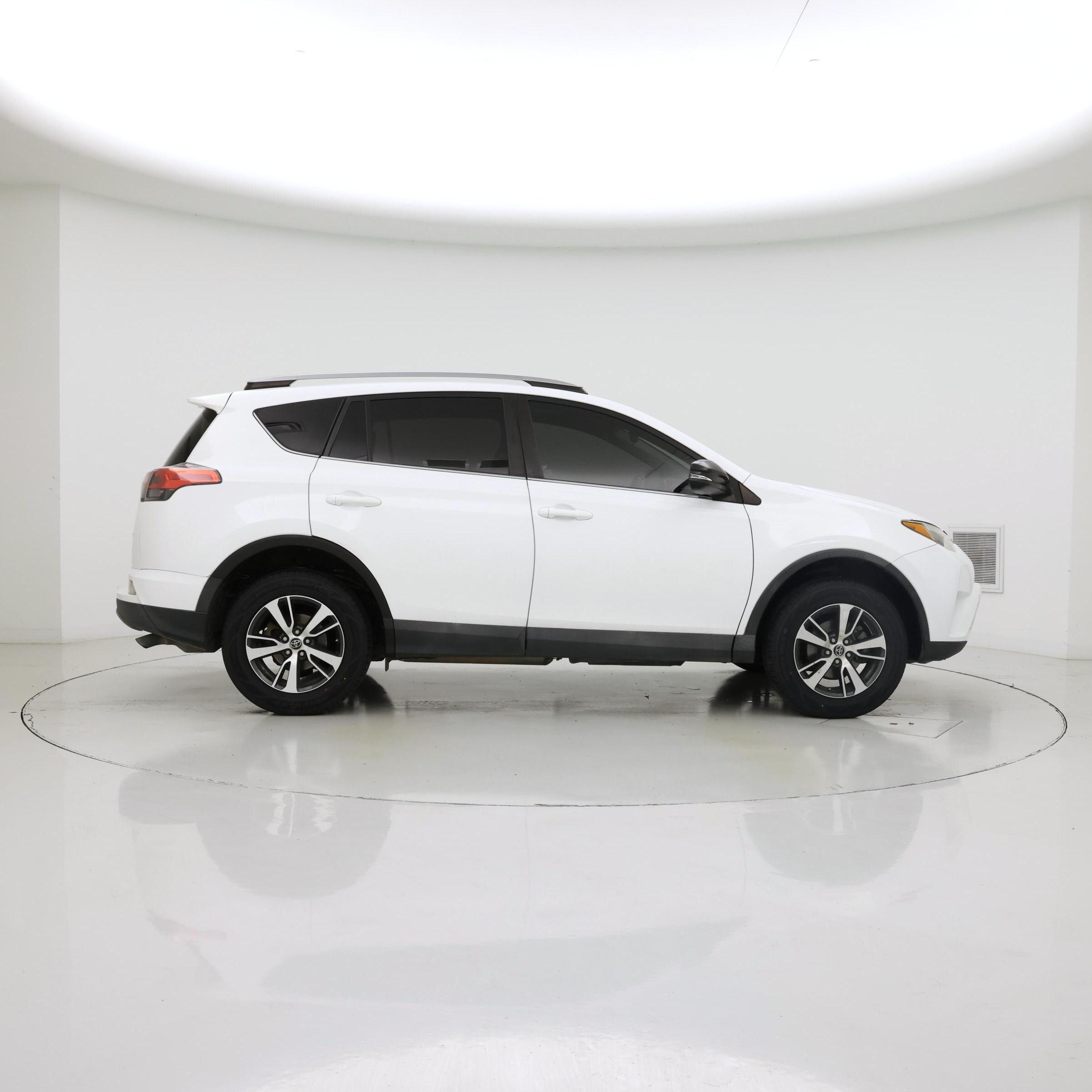 Thumbnail: 2018 Toyota RAV4 - 7