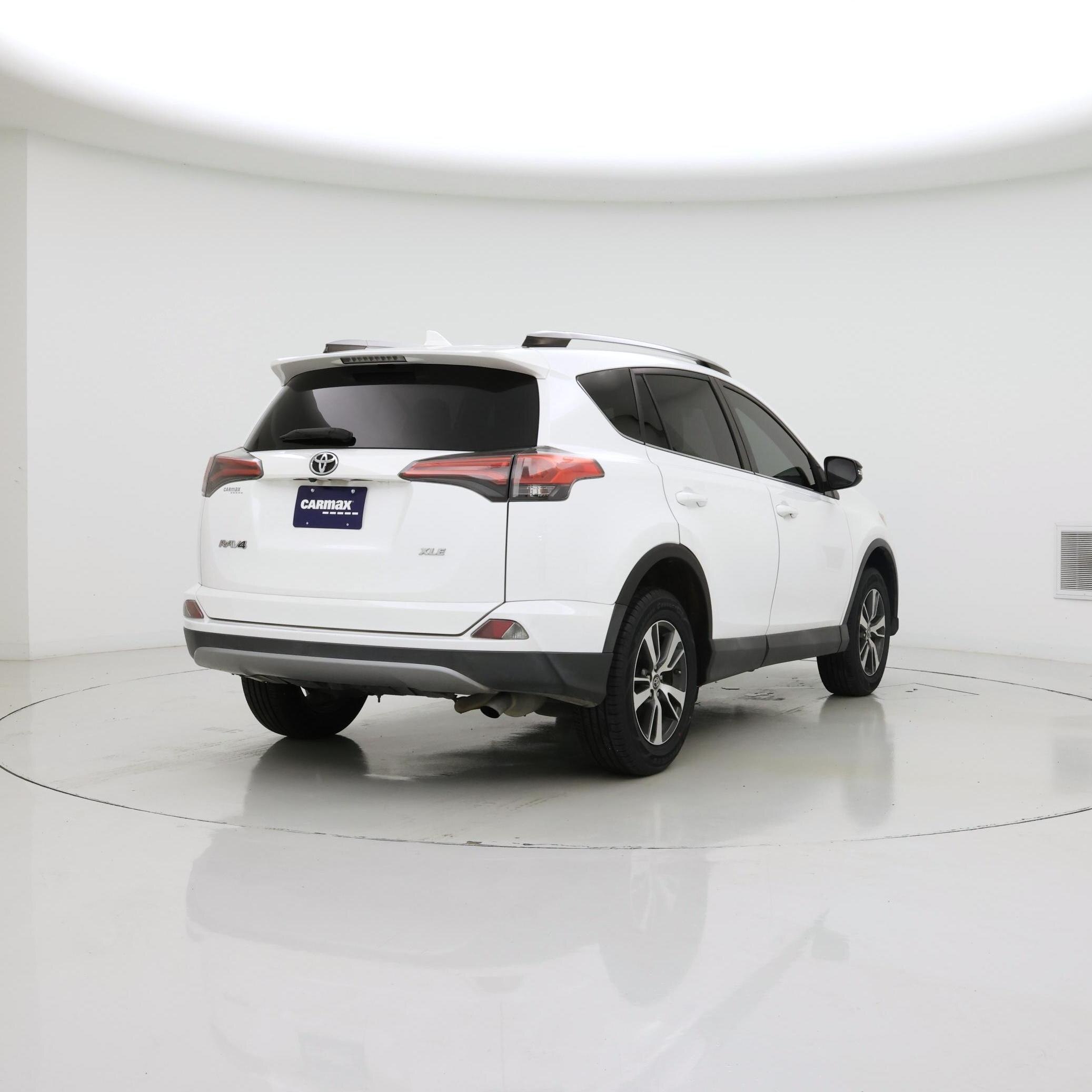 Thumbnail: 2018 Toyota RAV4 - 8