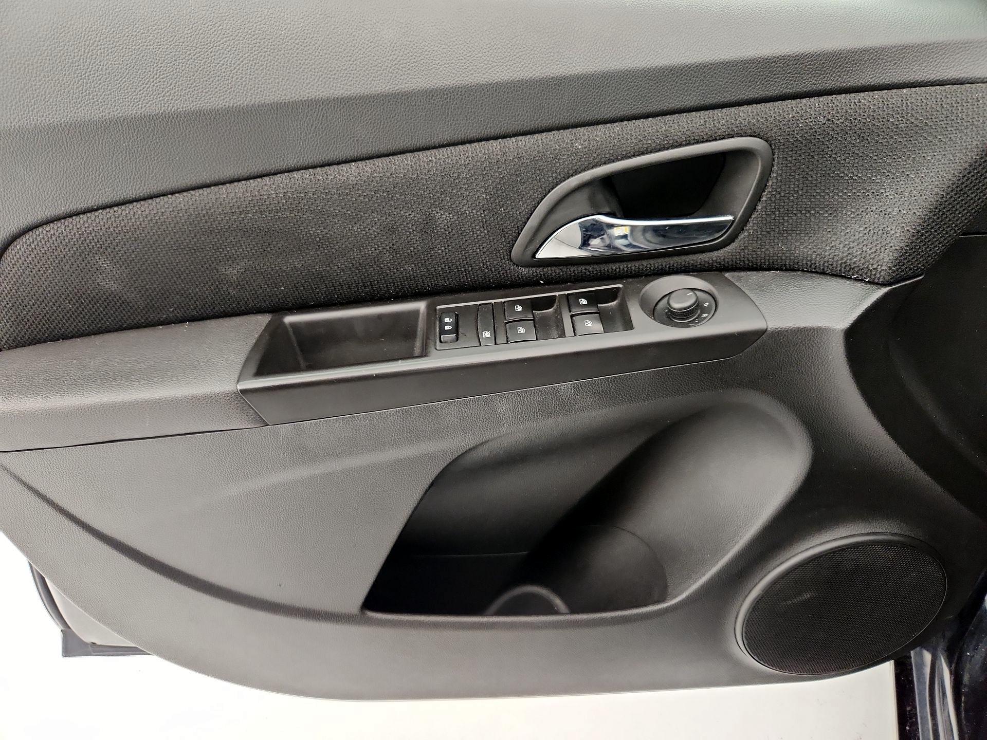 Thumbnail: 2016 Chevrolet Cruze - 12