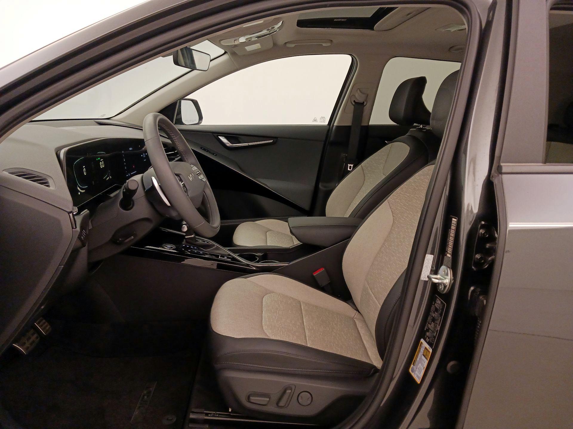 Thumbnail: 2024 Kia Niro - 11