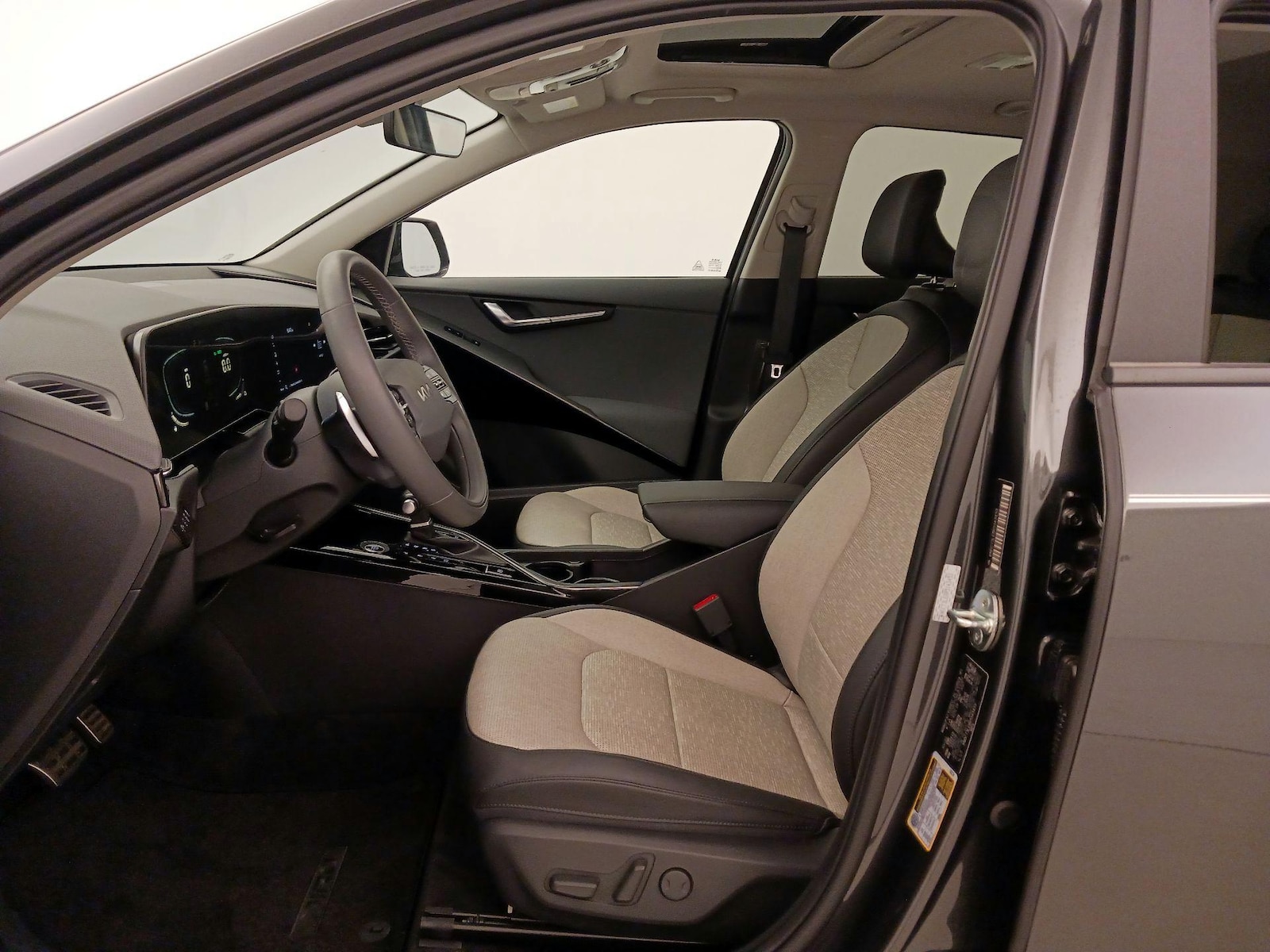 2024 Kia Niro SX Touring - Photo 12