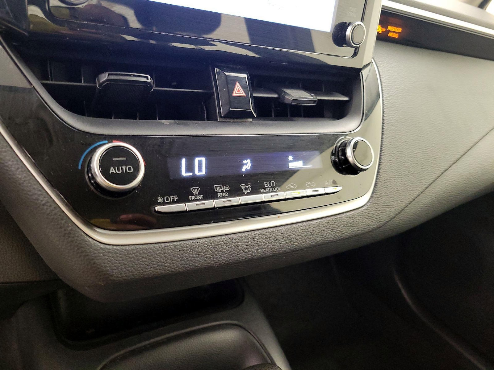 2020 Toyota Corolla LE - Photo 17