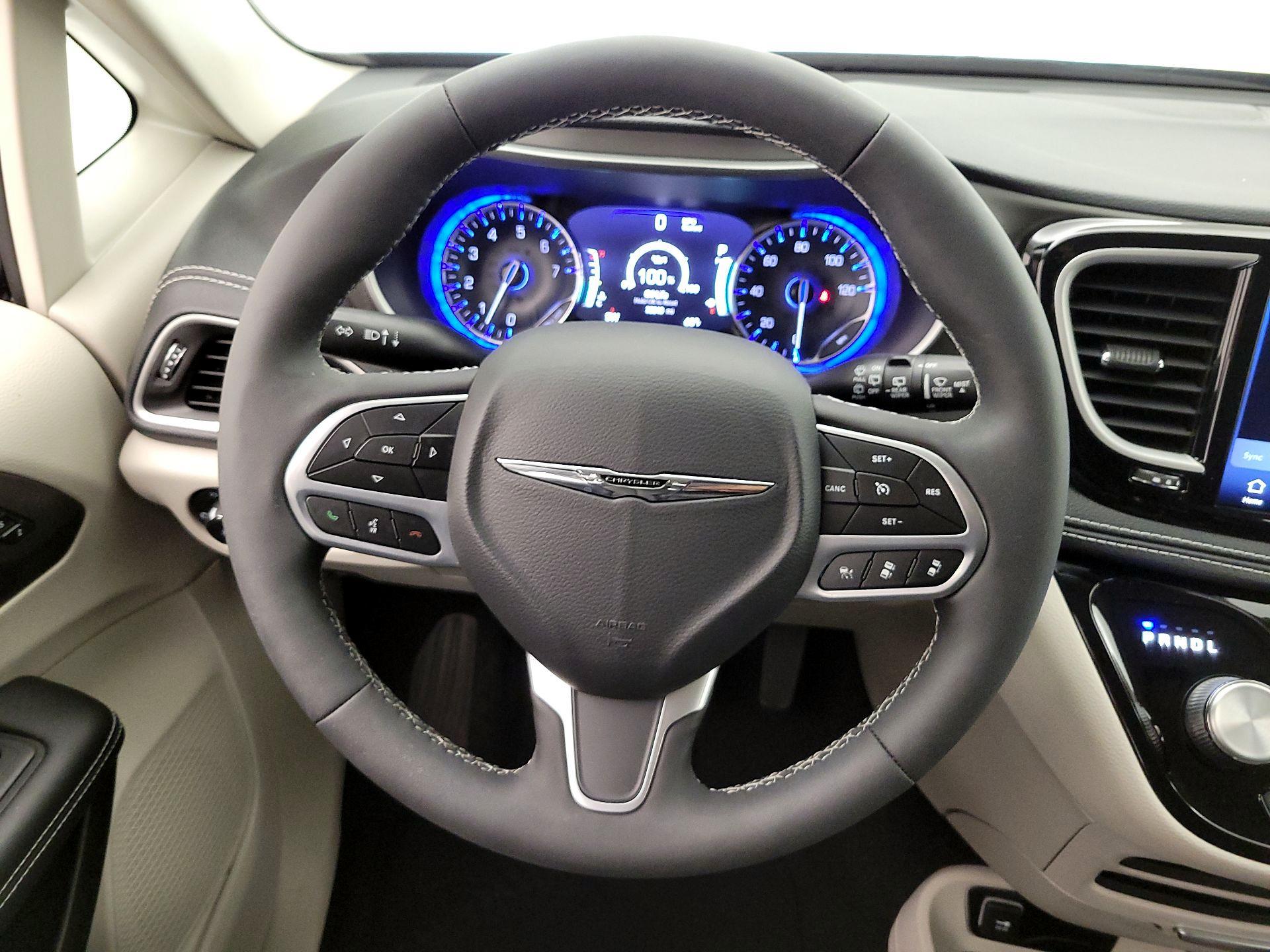 Thumbnail: 2023 Chrysler Pacifica - 10