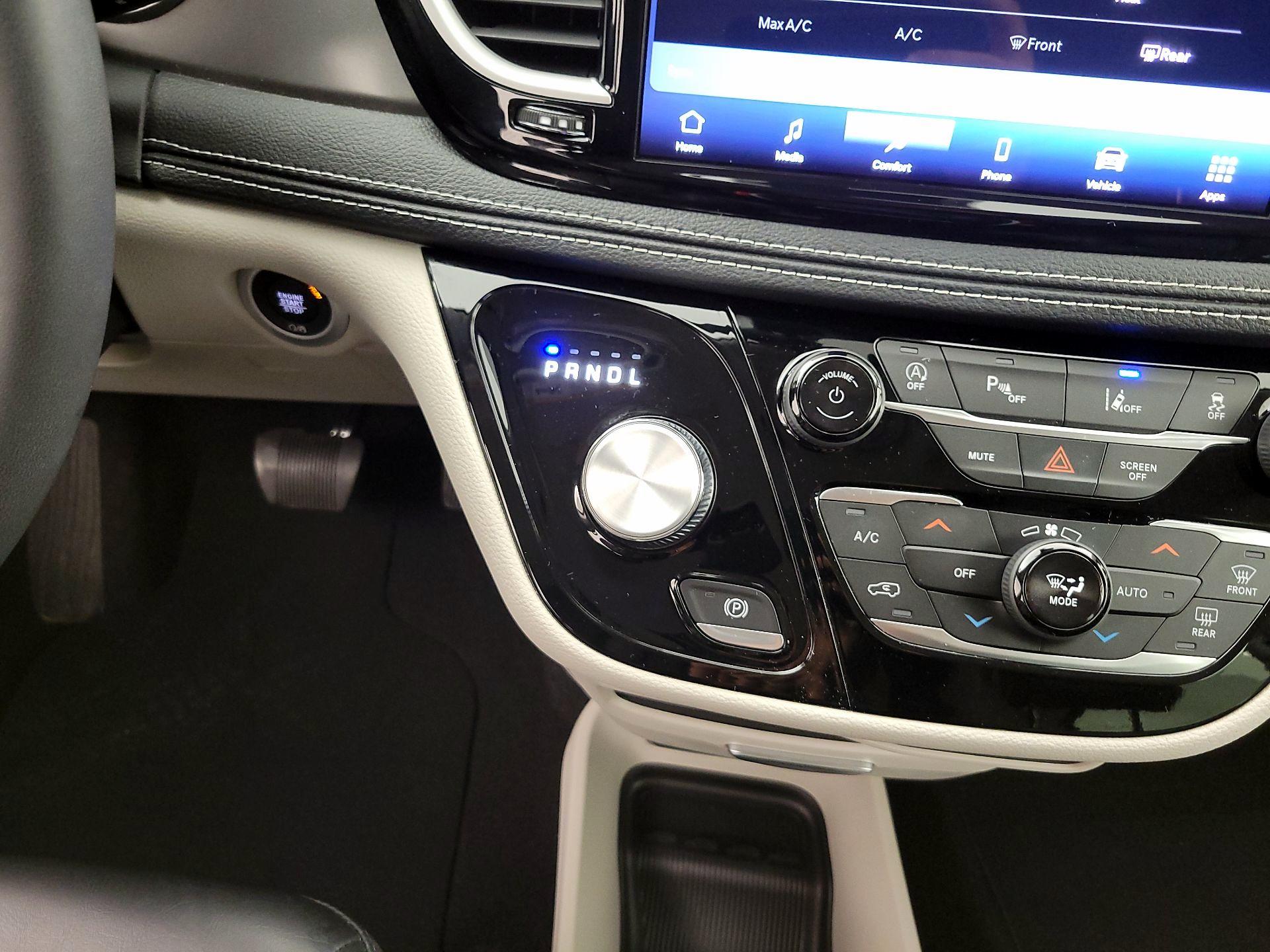 Thumbnail: 2023 Chrysler Pacifica - 17