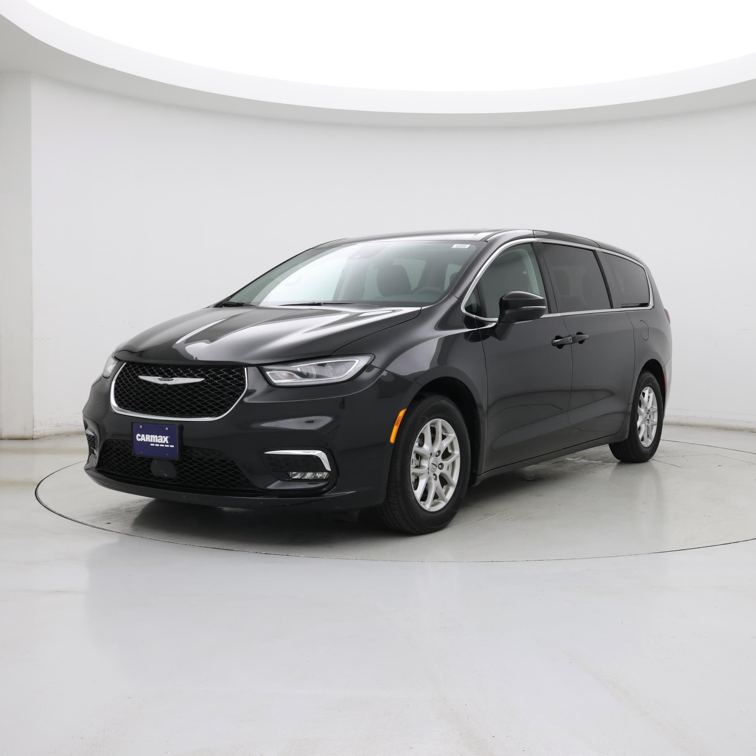 Thumbnail: 2023 Chrysler Pacifica - 4