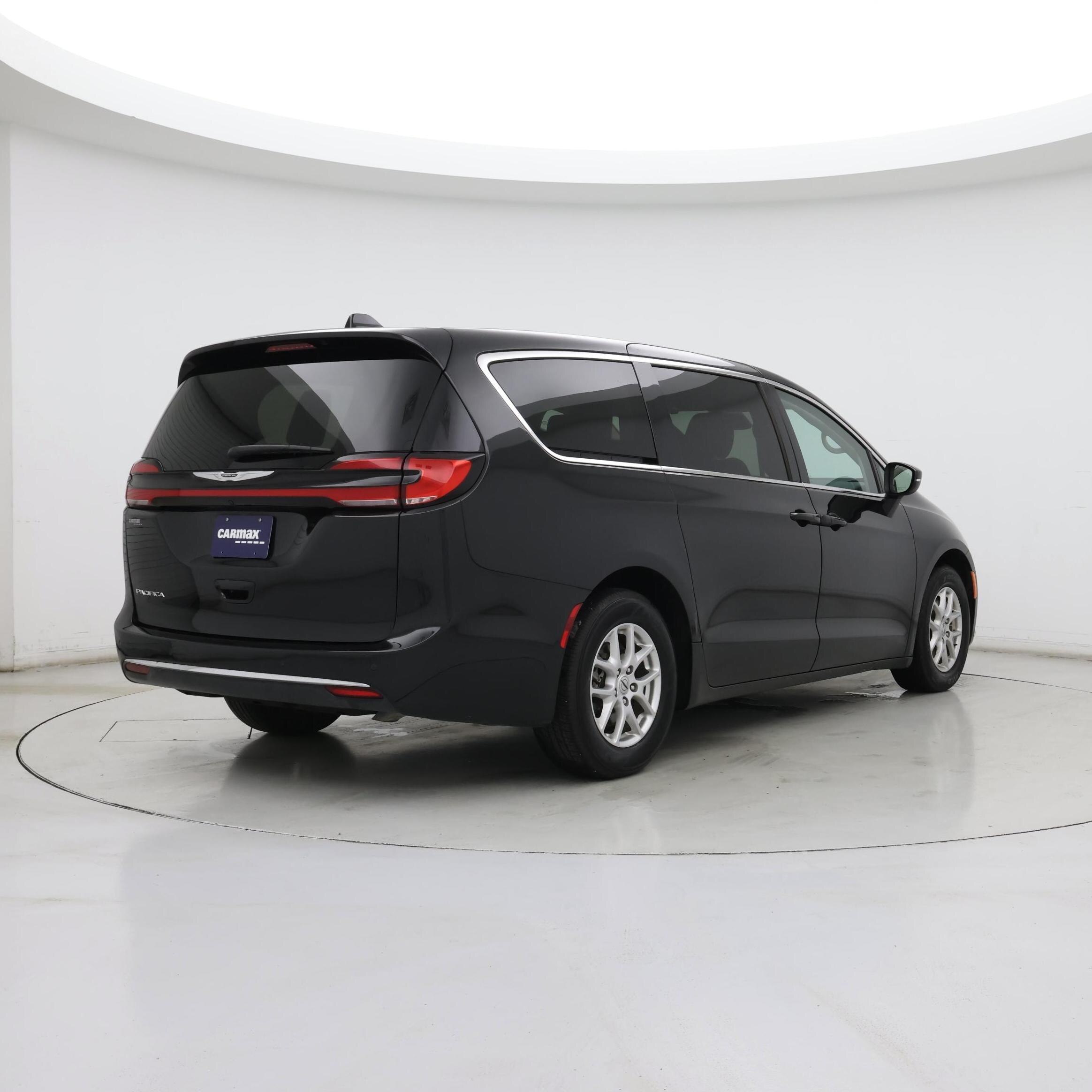 Thumbnail: 2023 Chrysler Pacifica - 8