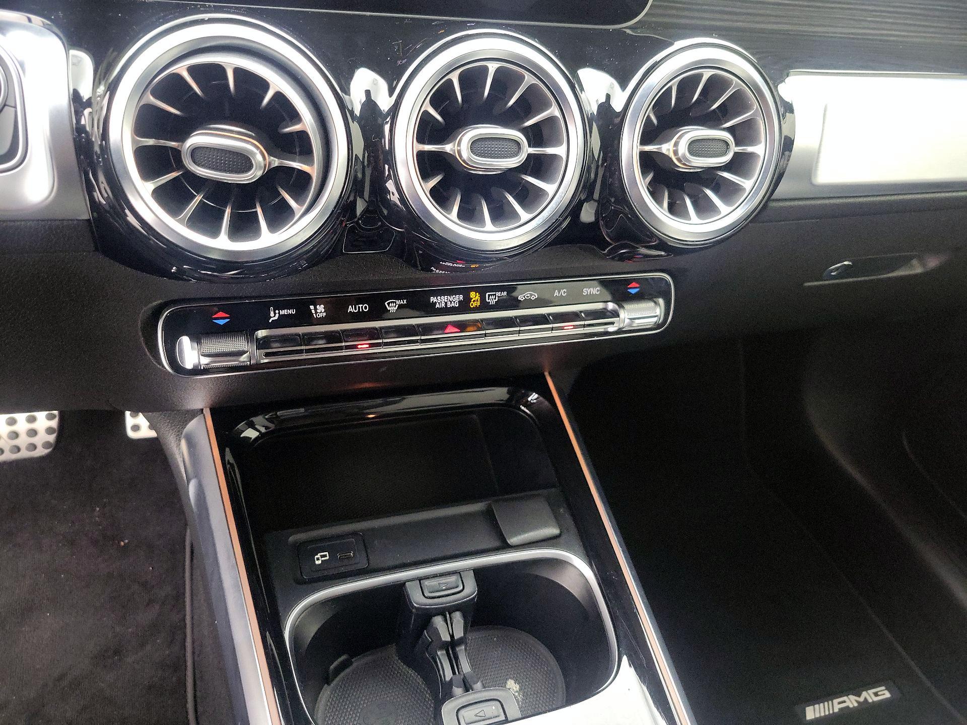 Thumbnail: 2021 Mercedes-Benz GLB - 16