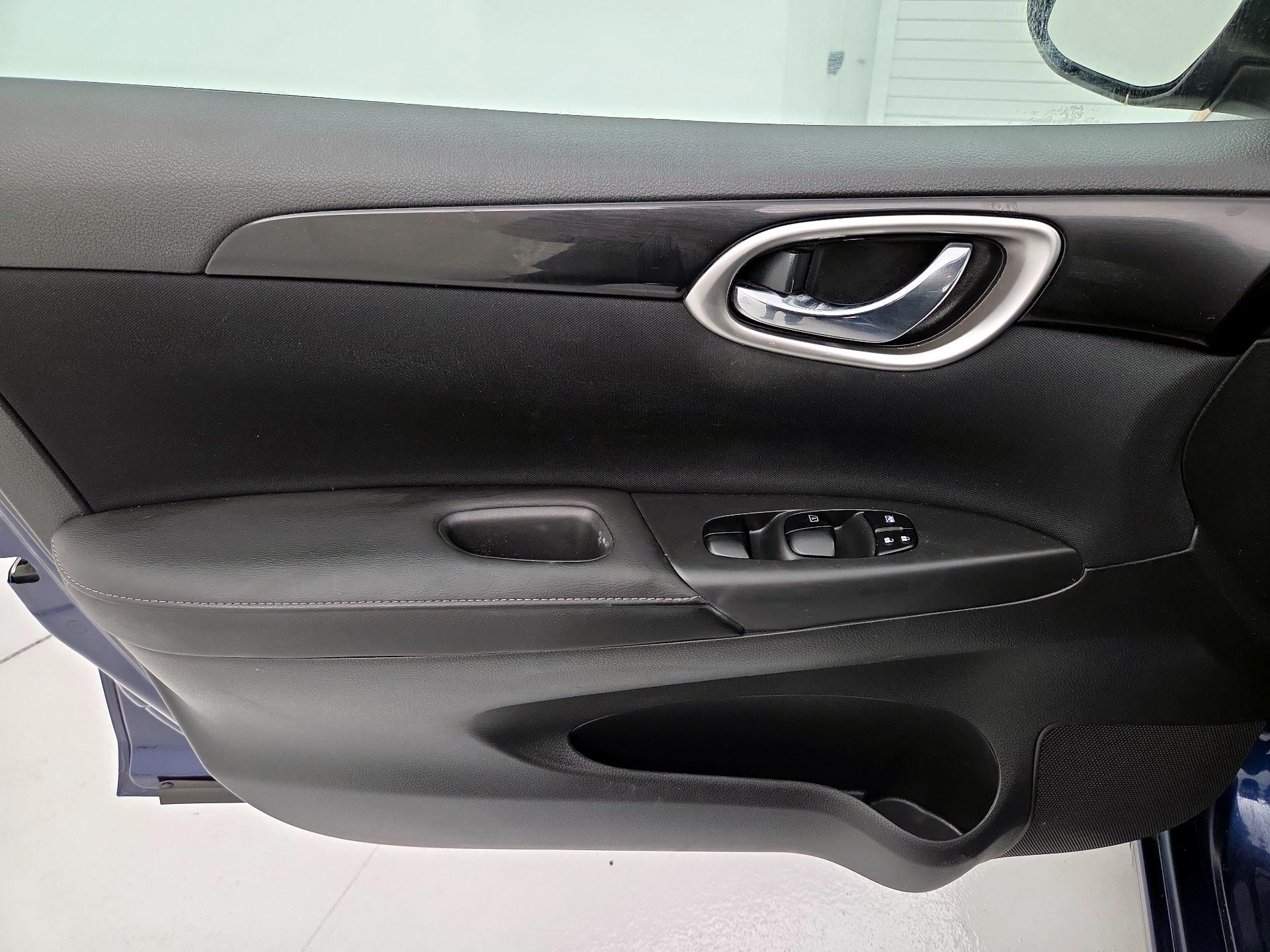 Thumbnail: 2018 Nissan Sentra - 12