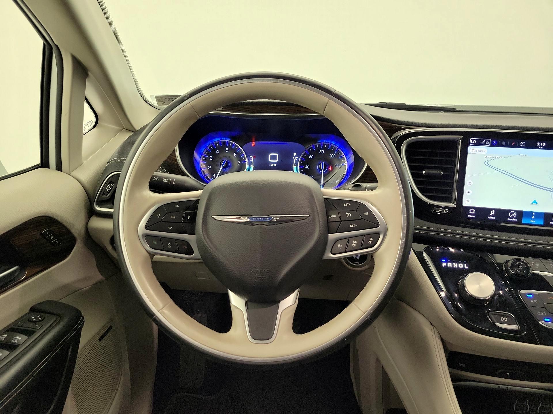 Thumbnail: 2021 Chrysler Pacifica - 10