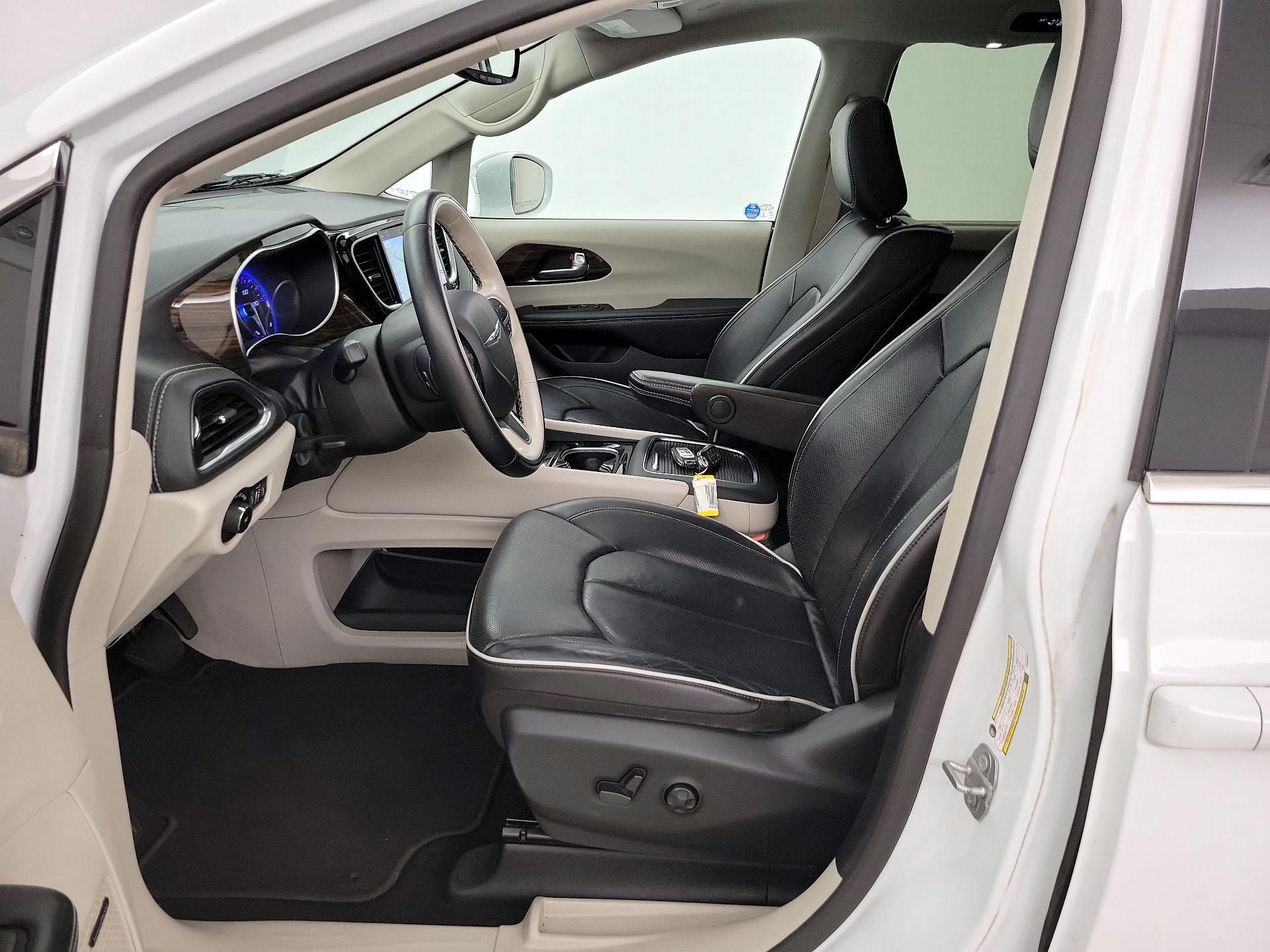Thumbnail: 2021 Chrysler Pacifica - 11