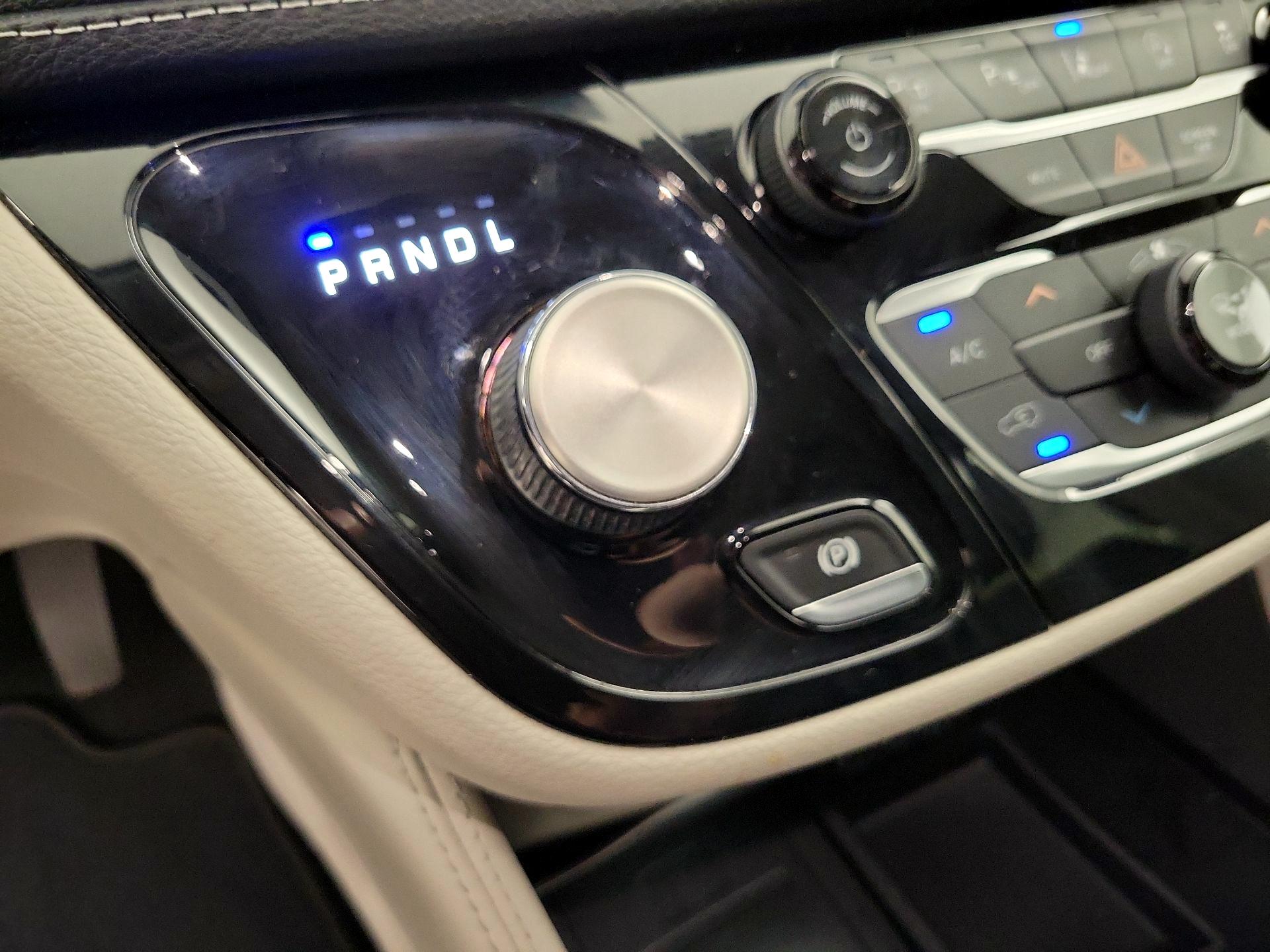 Thumbnail: 2021 Chrysler Pacifica - 18