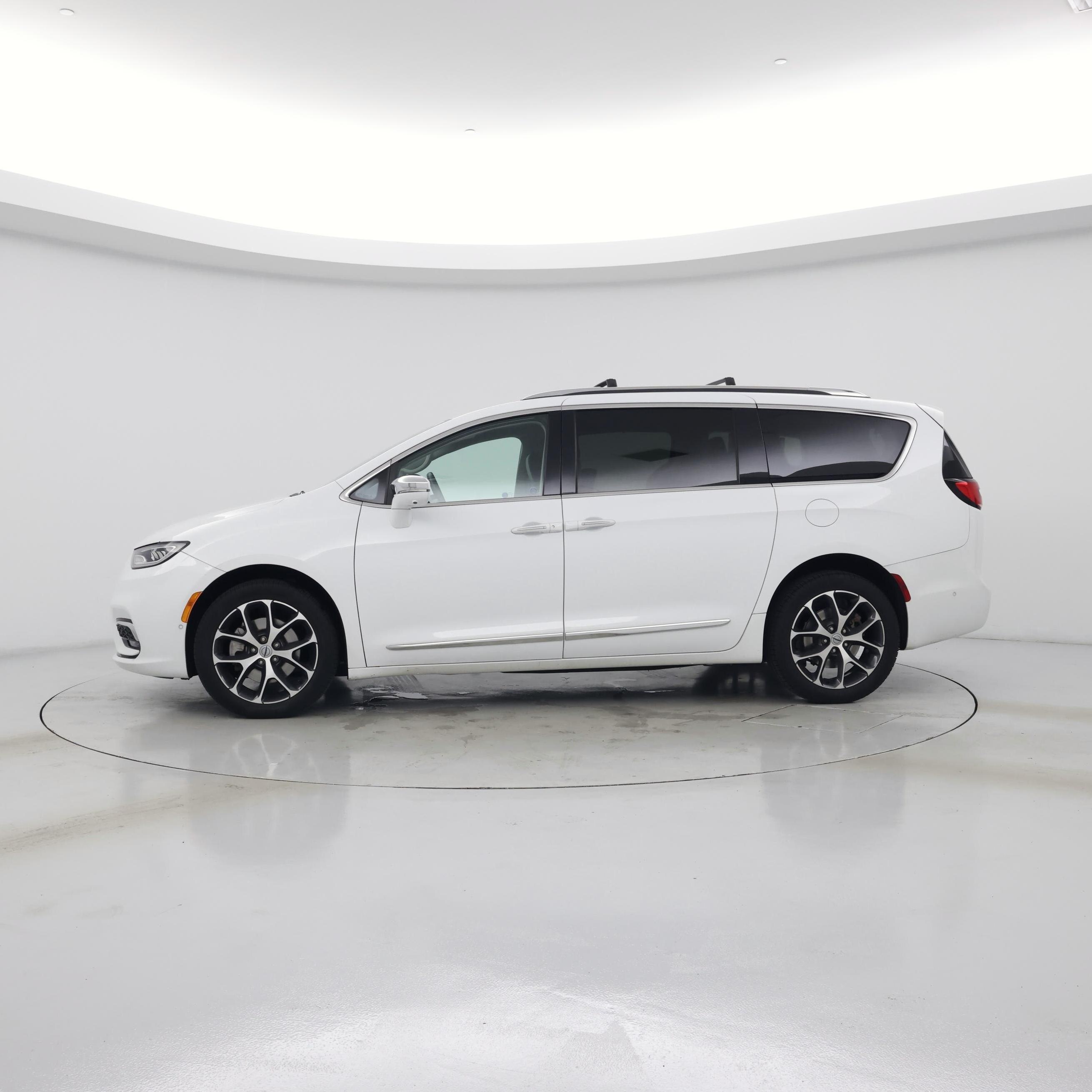 Thumbnail: 2021 Chrysler Pacifica - 3