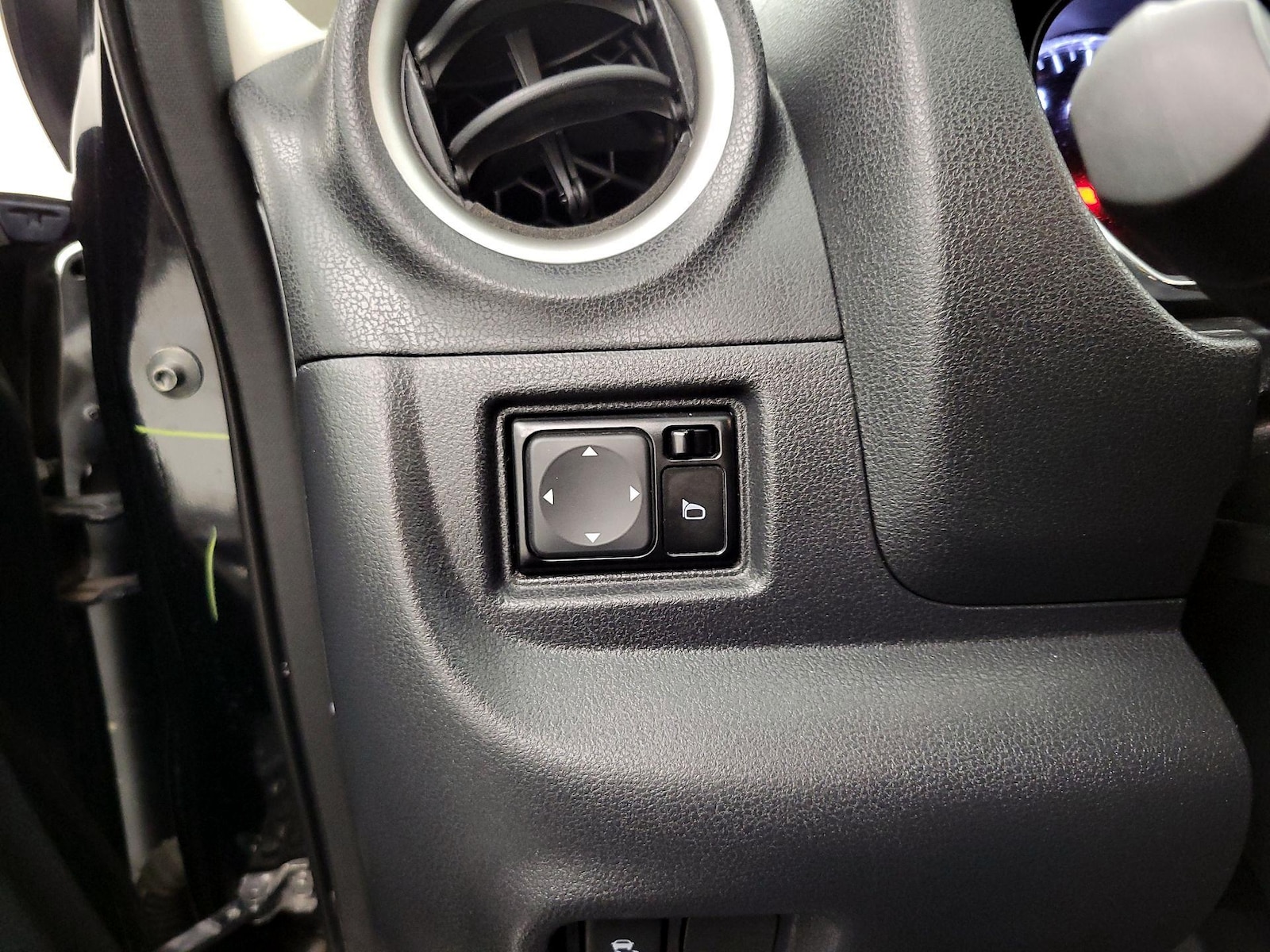 2014 Nissan Versa Note SV - Photo 14