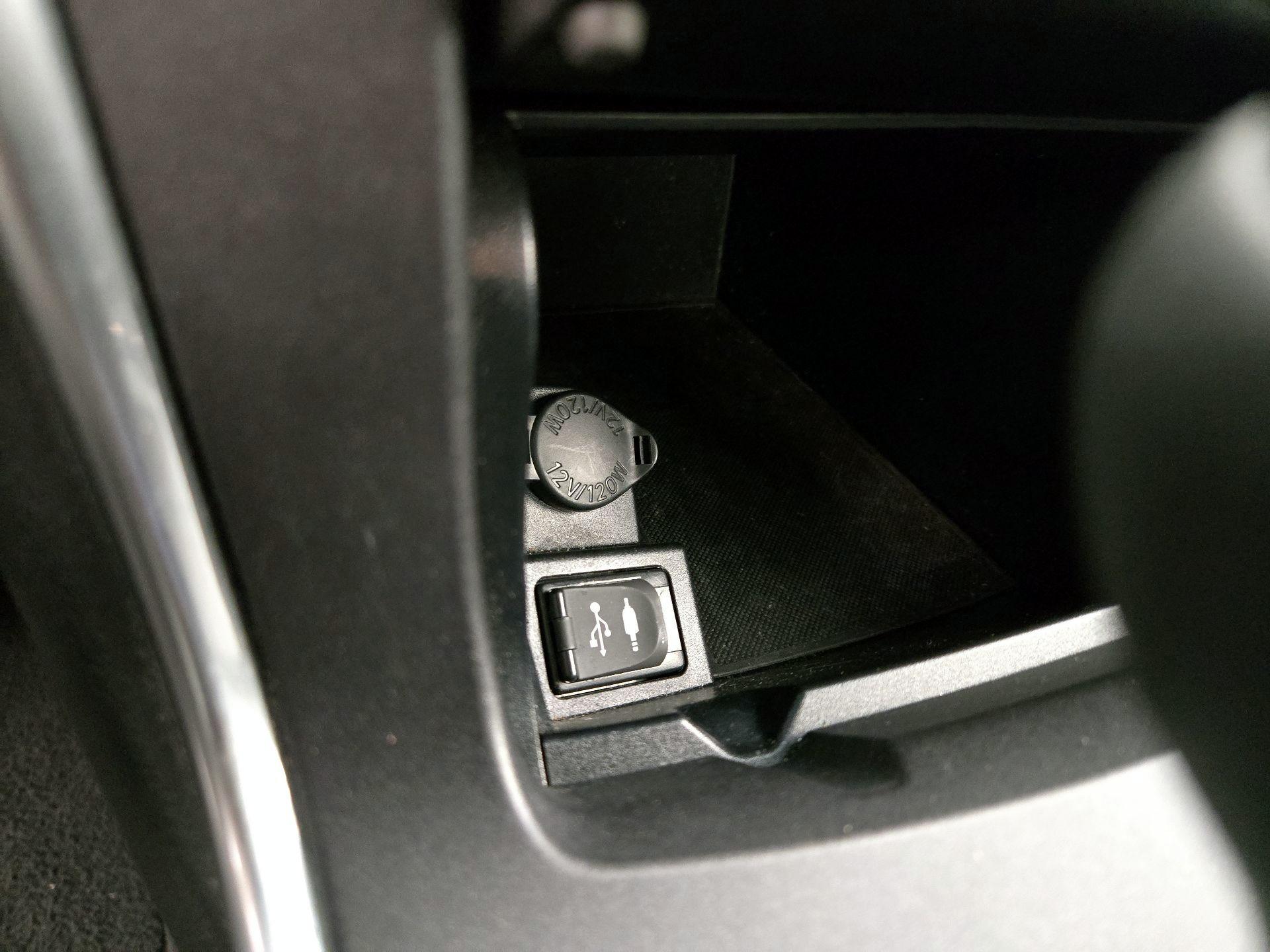 Thumbnail: 2016 Toyota Camry - 18
