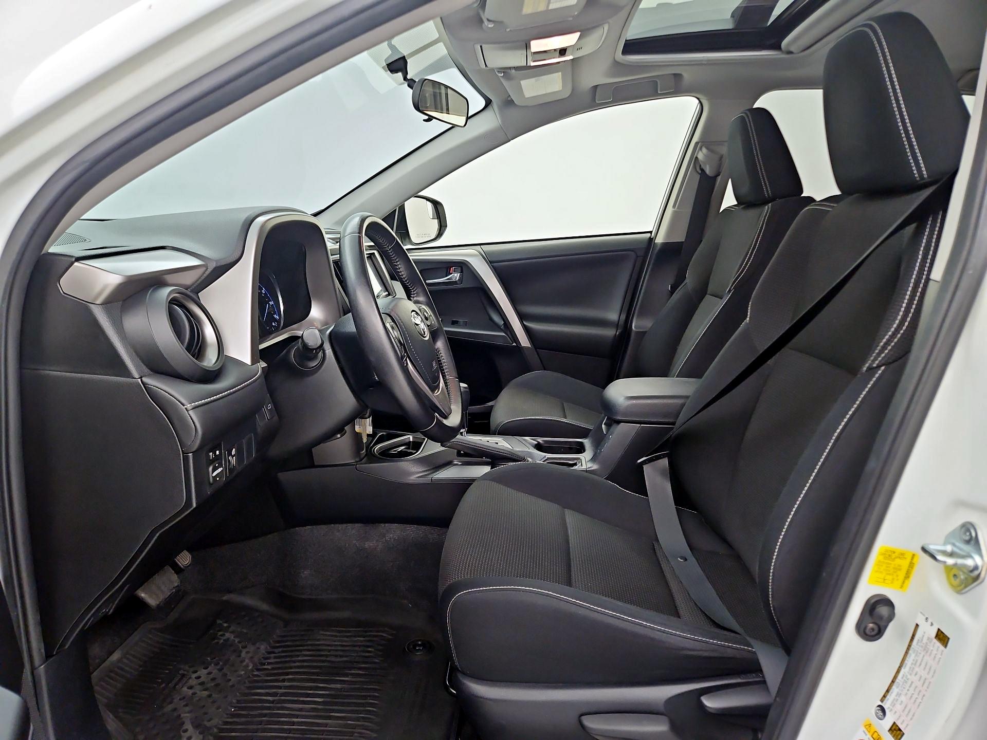 Thumbnail: 2016 Toyota RAV4 - 11