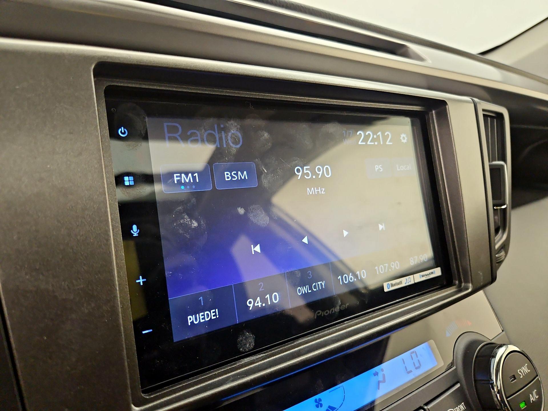 Thumbnail: 2016 Toyota RAV4 - 15