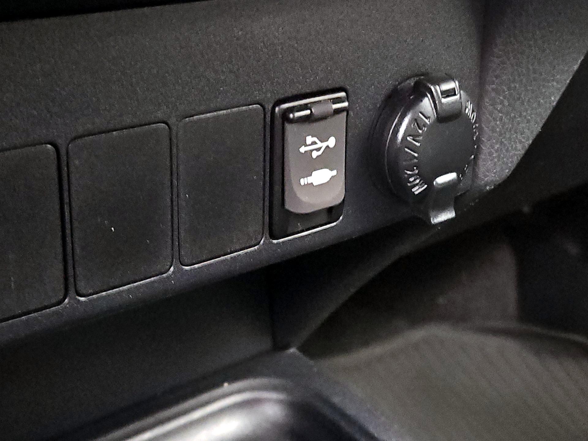 Thumbnail: 2016 Toyota RAV4 - 18