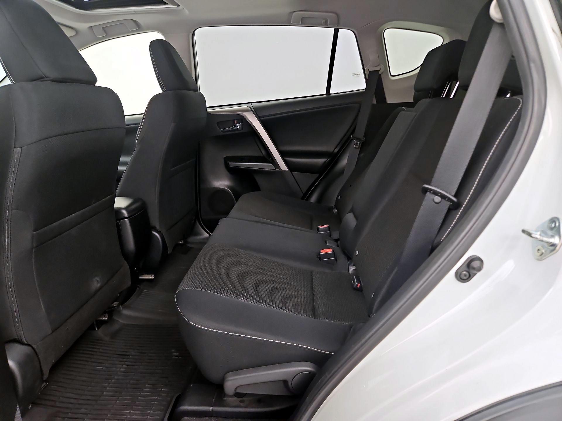 Thumbnail: 2016 Toyota RAV4 - 20