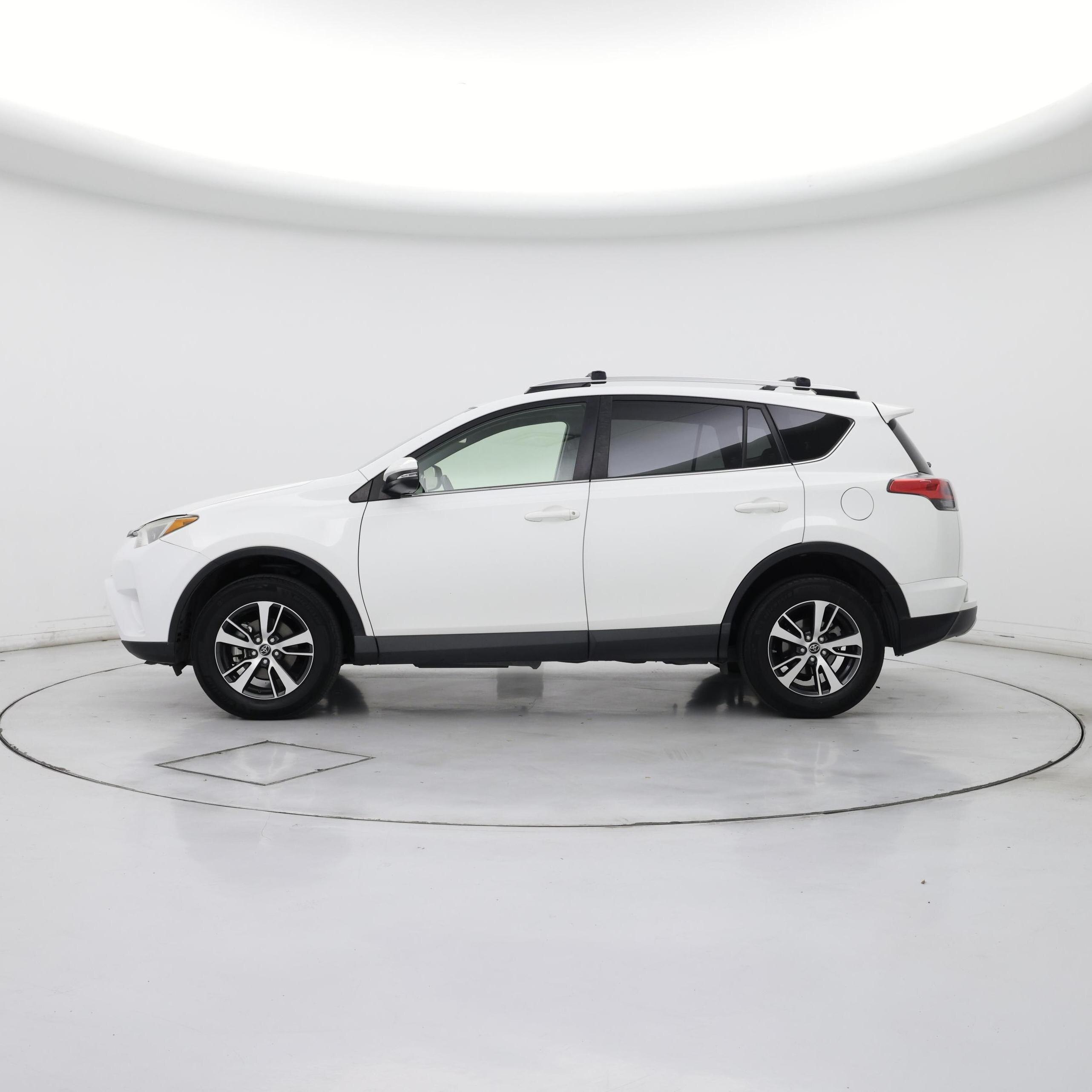 Thumbnail: 2016 Toyota RAV4 - 3