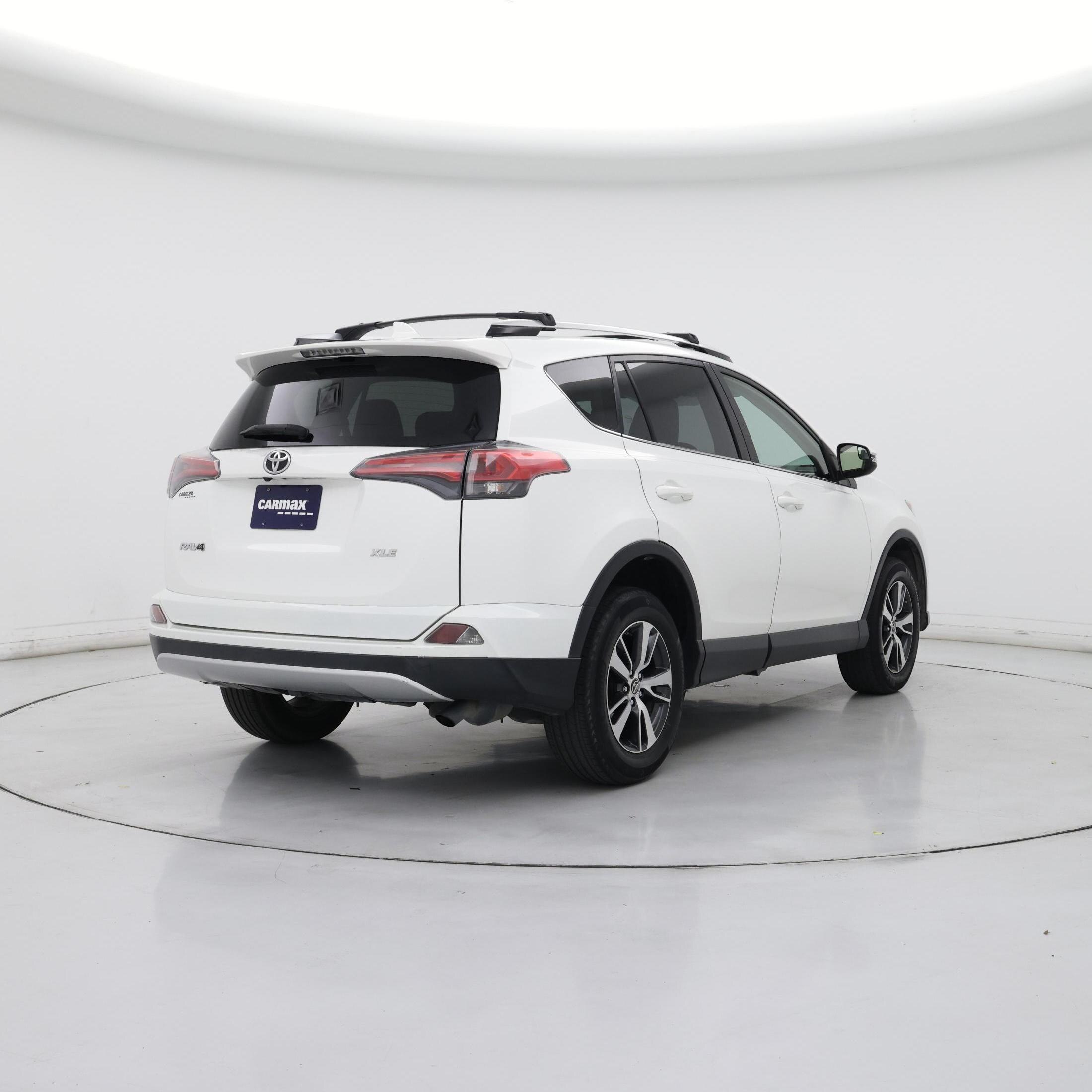 Thumbnail: 2016 Toyota RAV4 - 8