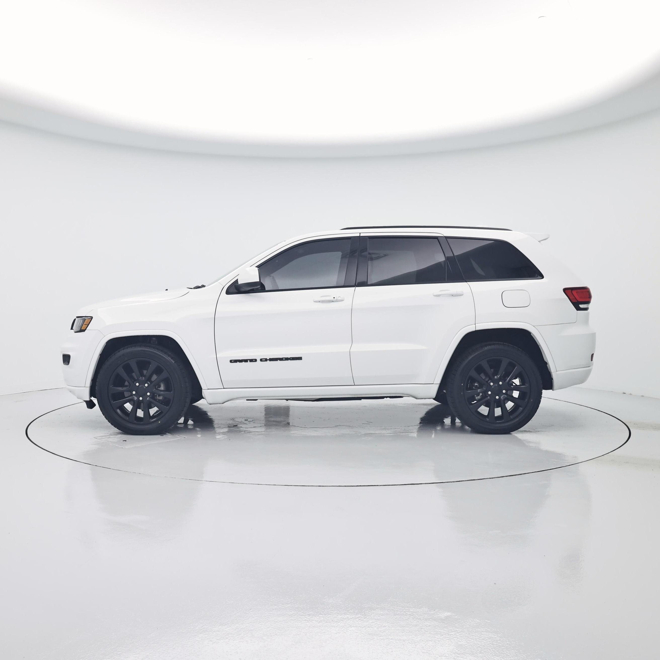 Thumbnail: 2017 Jeep Grand Cherokee - 3