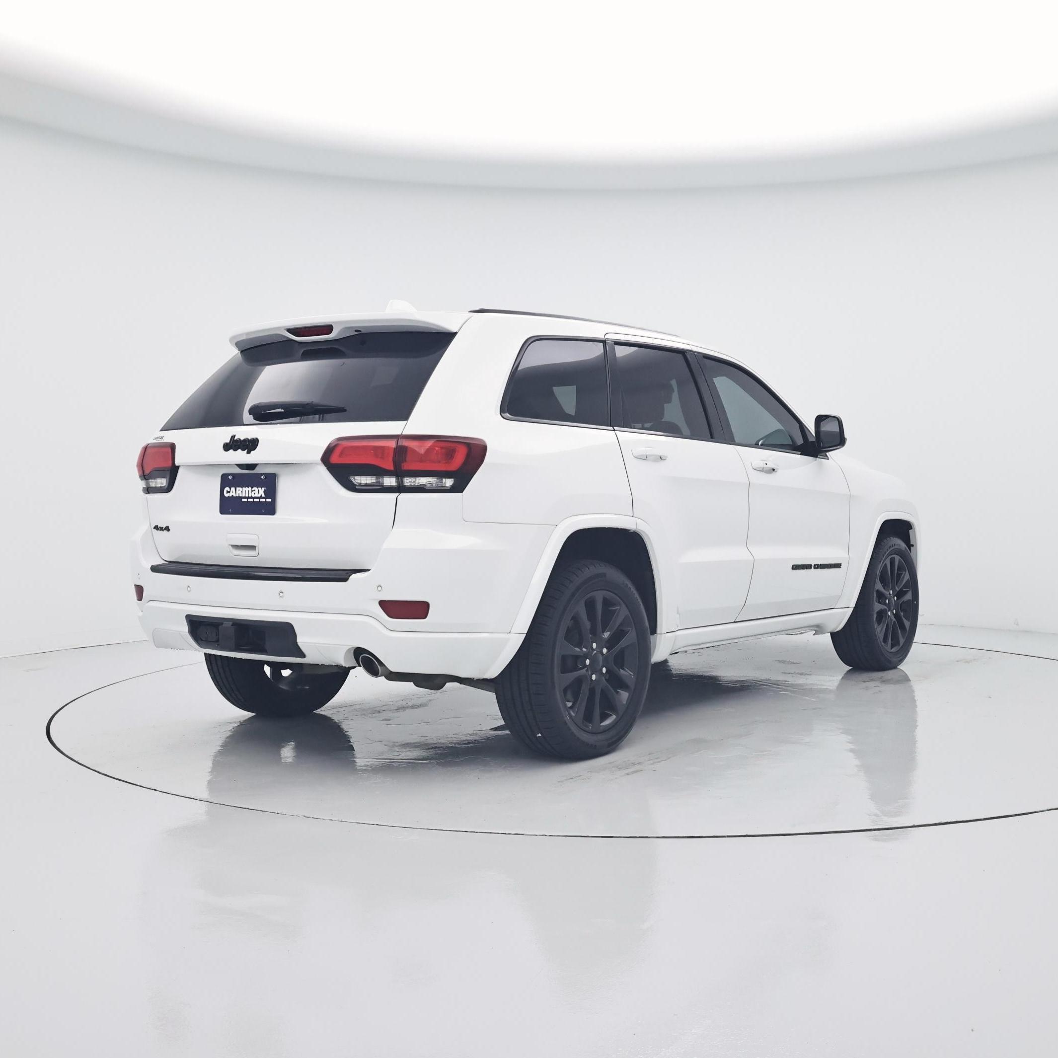 Thumbnail: 2017 Jeep Grand Cherokee - 8