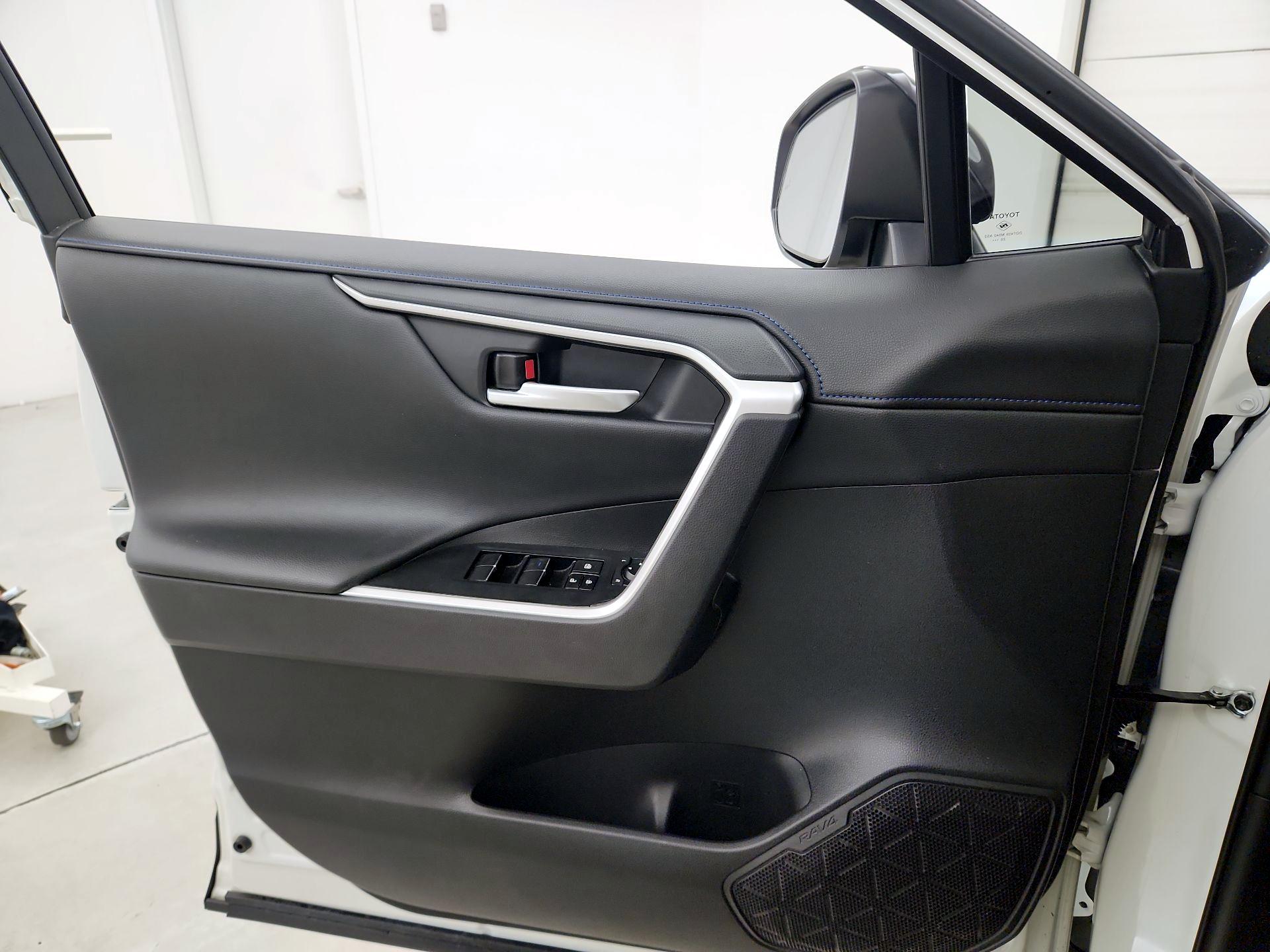 Thumbnail: 2021 Toyota RAV4 - 12