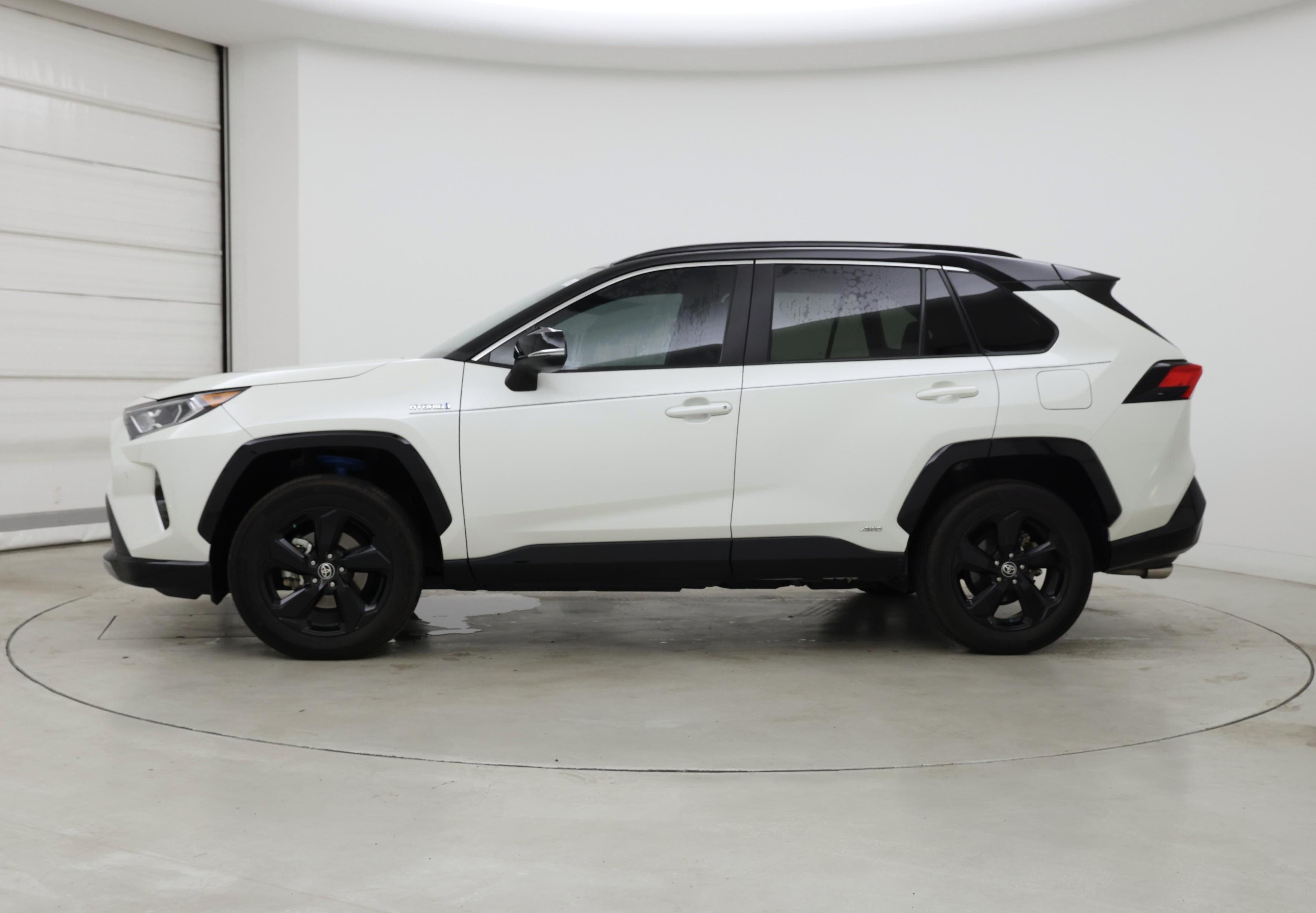Thumbnail: 2021 Toyota RAV4 - 3