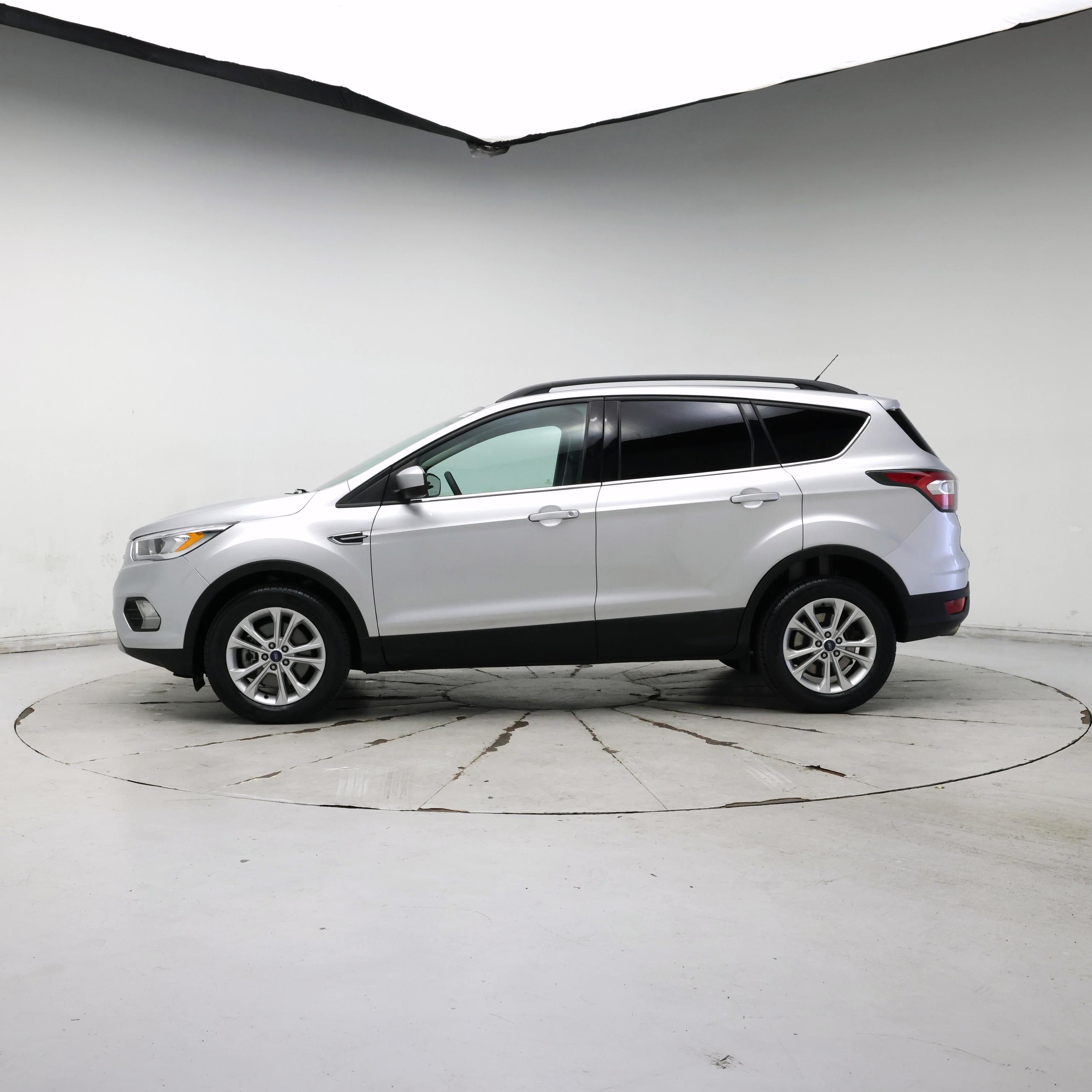 Thumbnail: 2017 Ford Escape - 3
