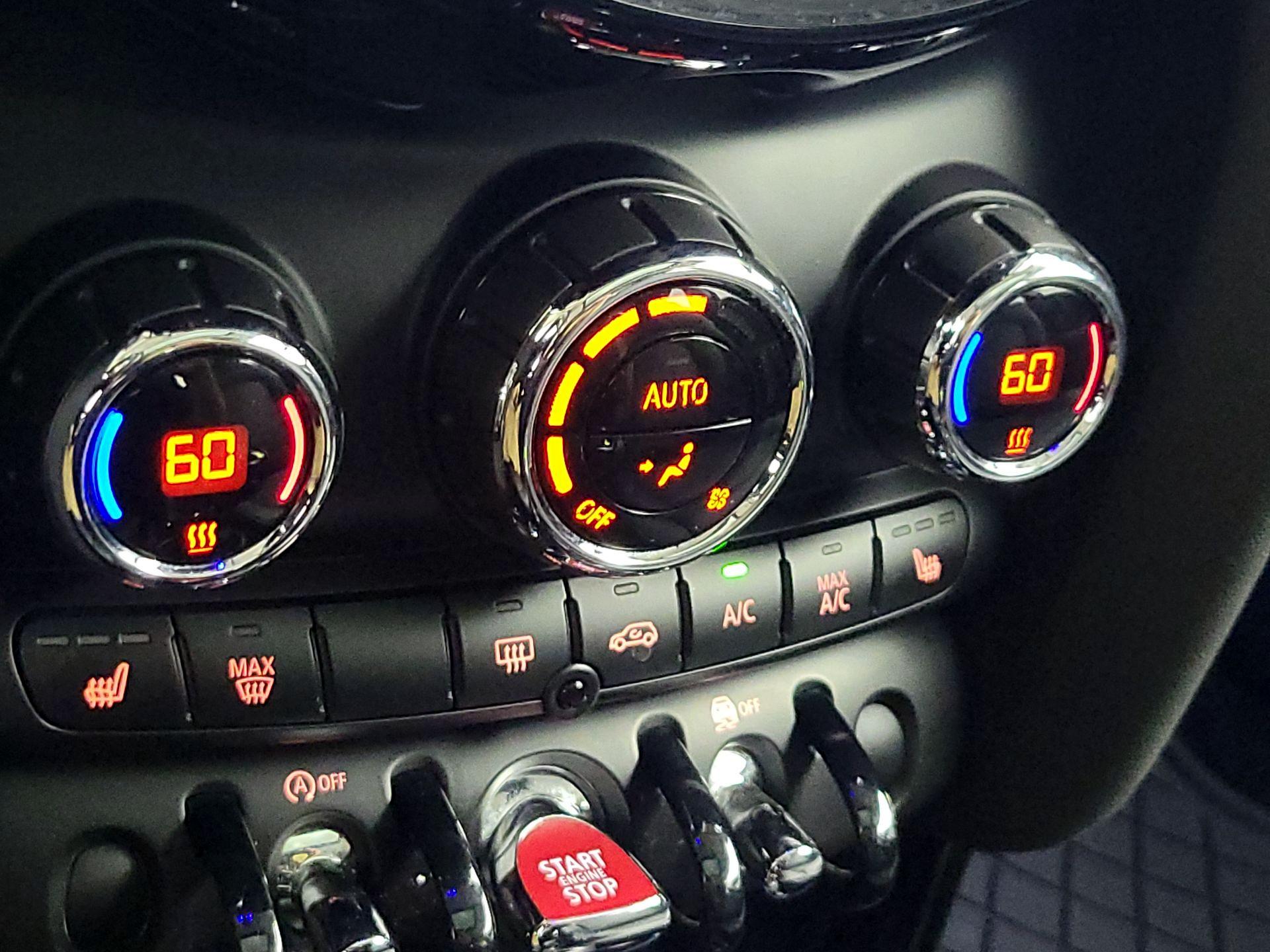 Thumbnail: 2019 MINI Cooper Hardtop - 16