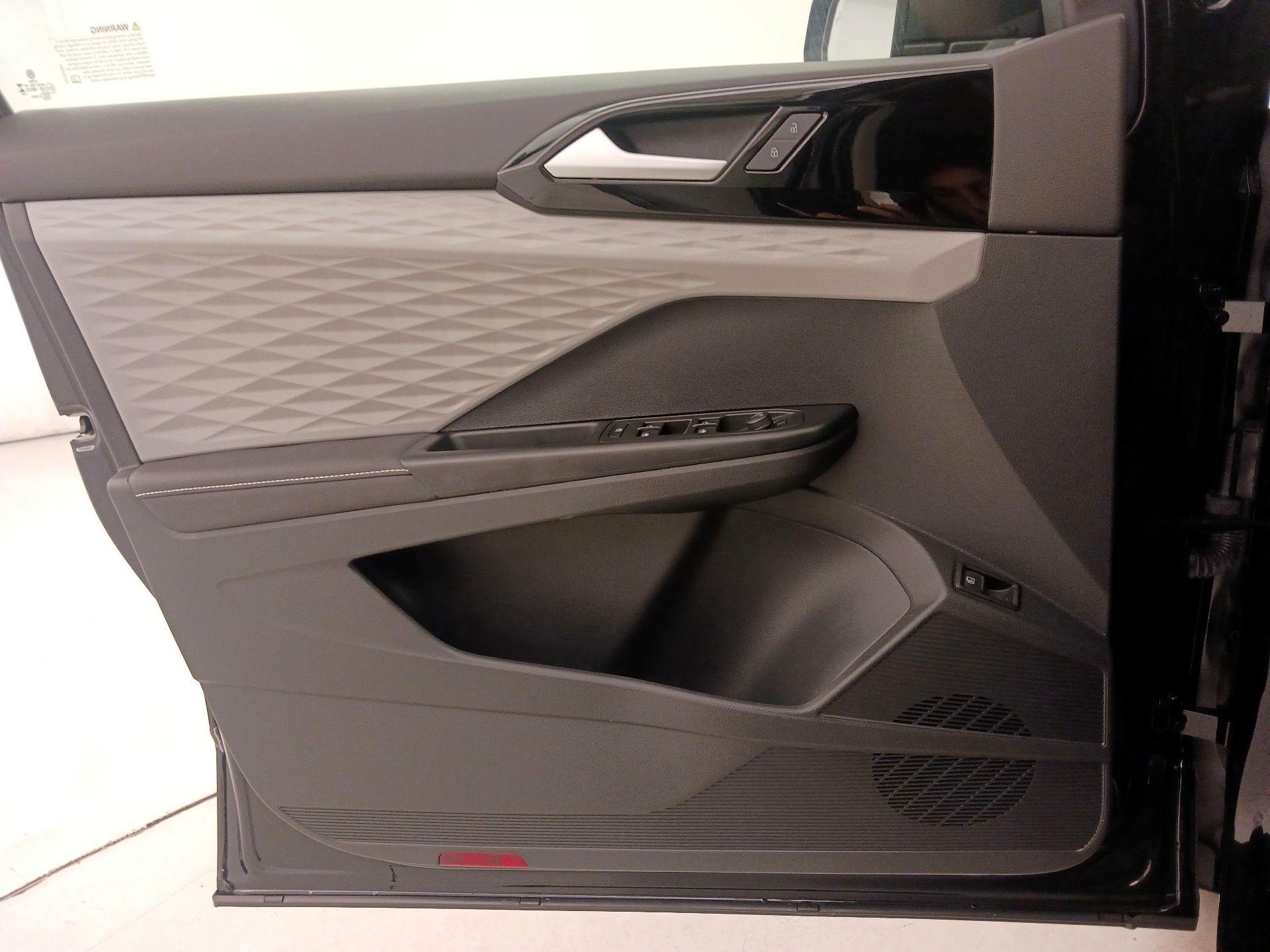 Thumbnail: 2024 Volkswagen Taos - 12