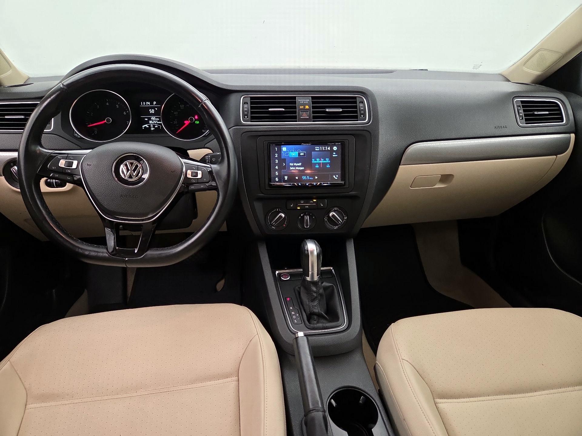 Thumbnail: 2015 Volkswagen Jetta - 9