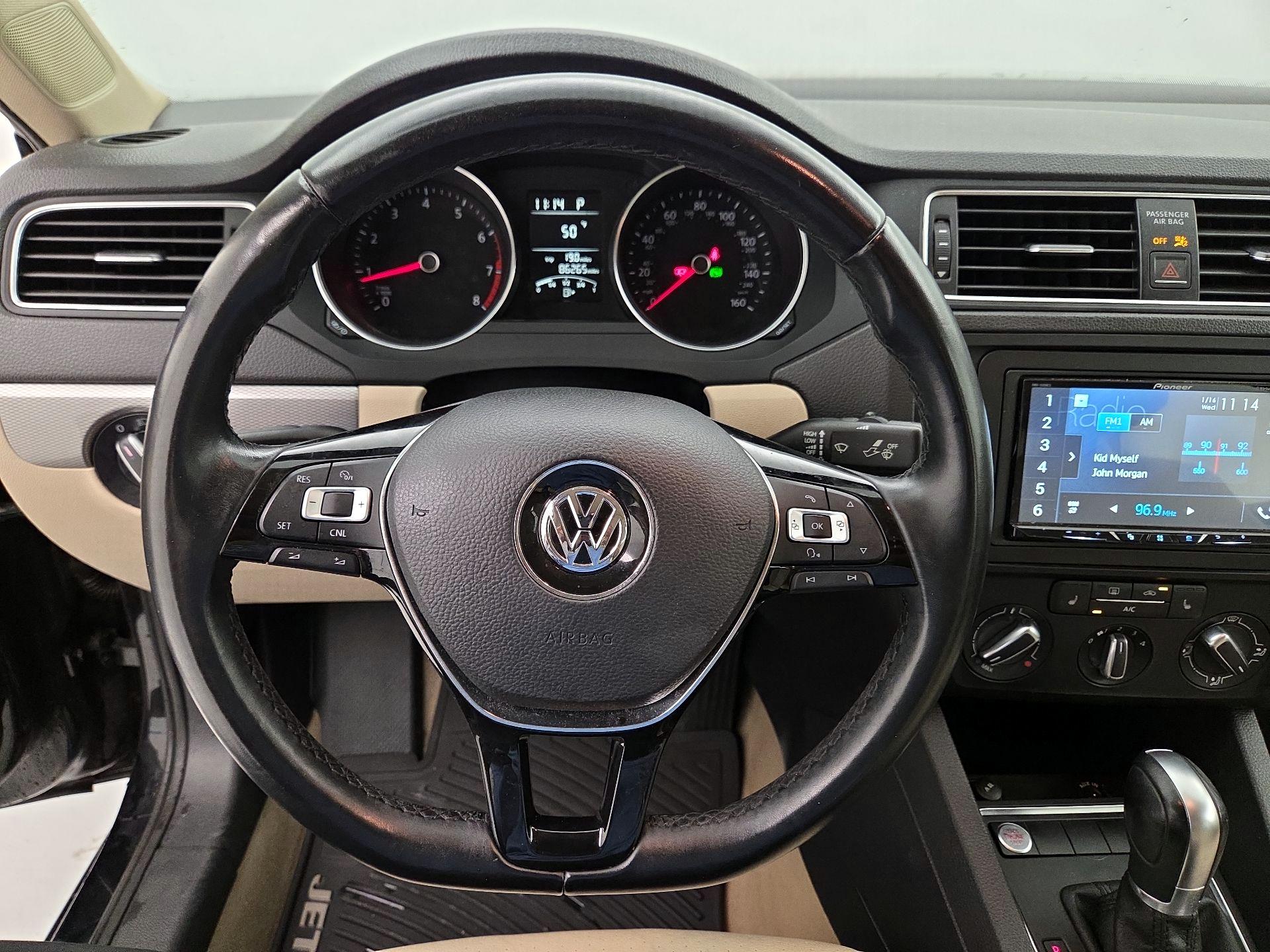 Thumbnail: 2015 Volkswagen Jetta - 10