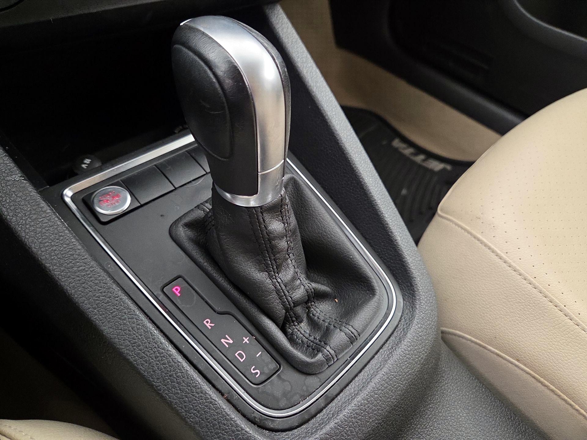 Thumbnail: 2015 Volkswagen Jetta - 17