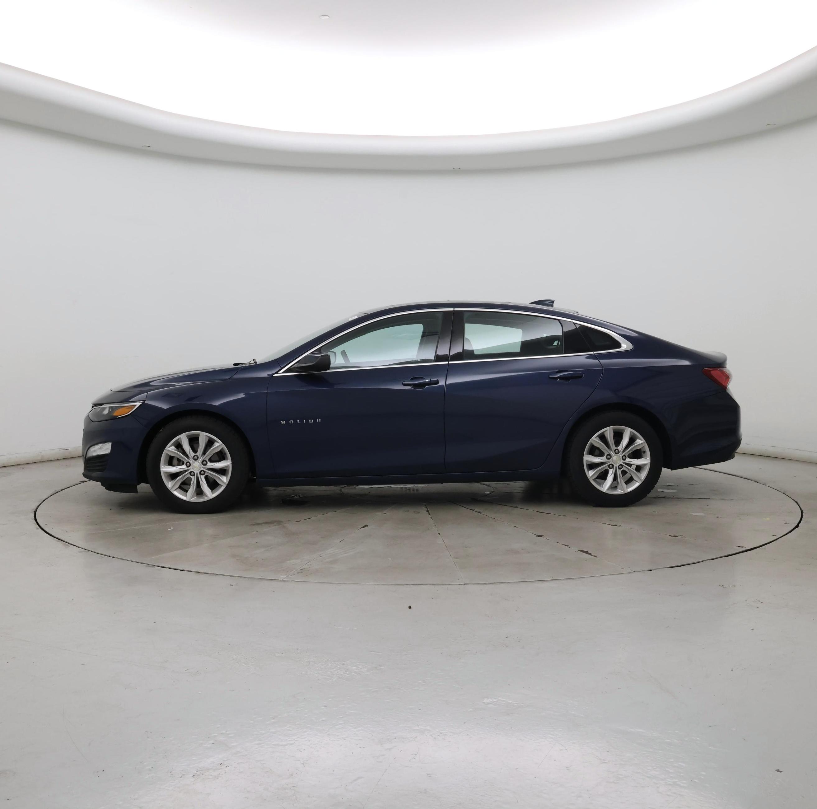 Thumbnail: 2020 Chevrolet Malibu - 3